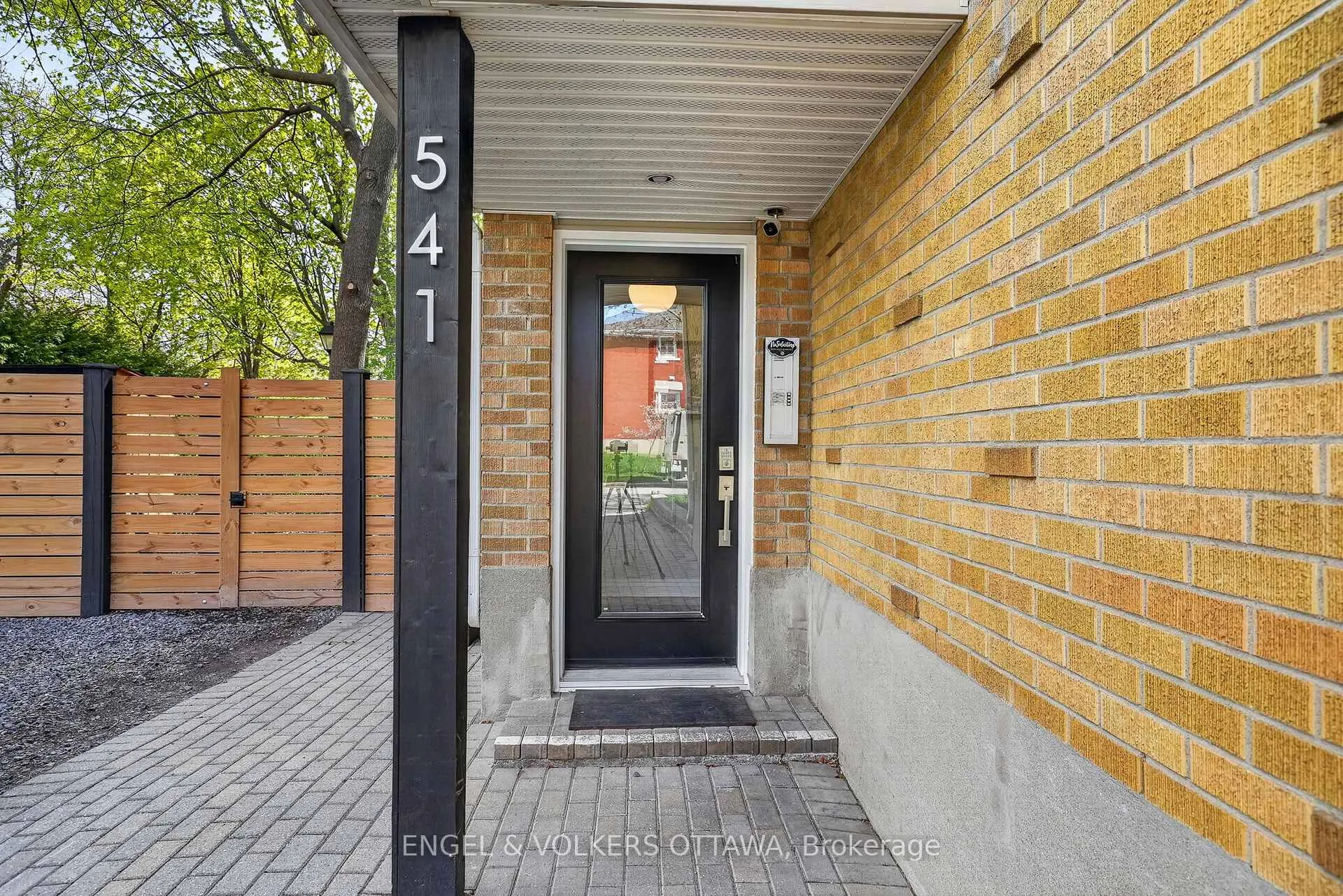 Photo 2 of Unit 3, 541 Evered Avenue, Ottawa, Westboro/Hampton Park — HOMEH