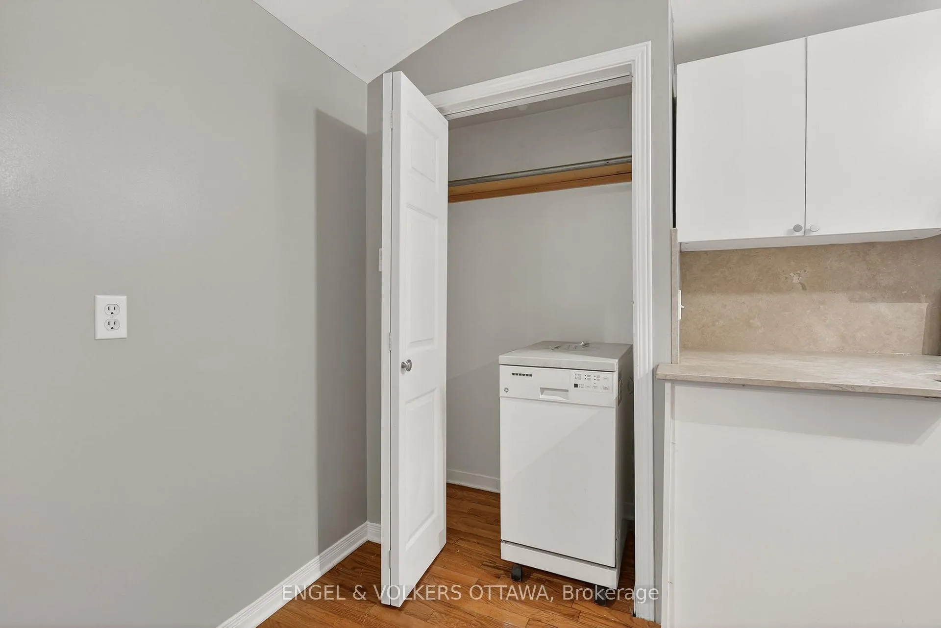 Photo 8 of Unit 3, 541 Evered Avenue, Ottawa, Westboro/Hampton Park — HOMEH