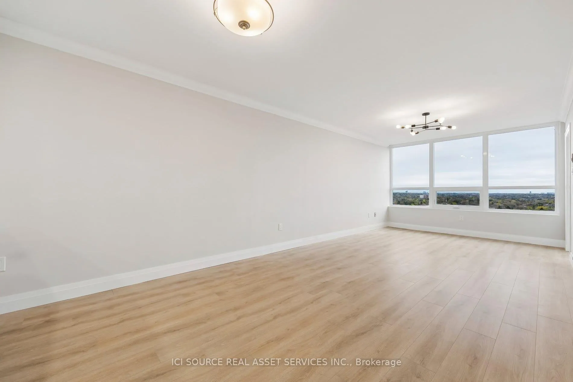 Photo 8 of Unit 1003, 7601 Bathurst Street, Vaughan, Crestwood-Springfarm-Yorkhill — HOMEH