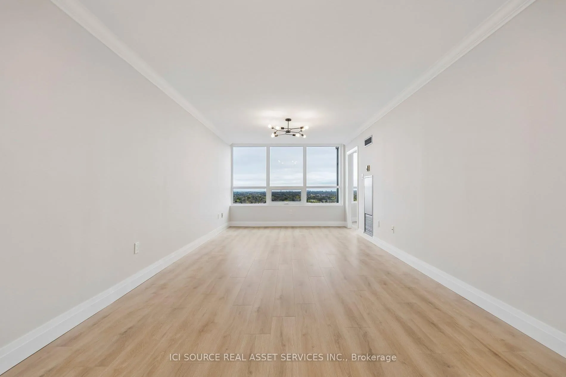 Photo 9 of Unit 1003, 7601 Bathurst Street, Vaughan, Crestwood-Springfarm-Yorkhill — HOMEH