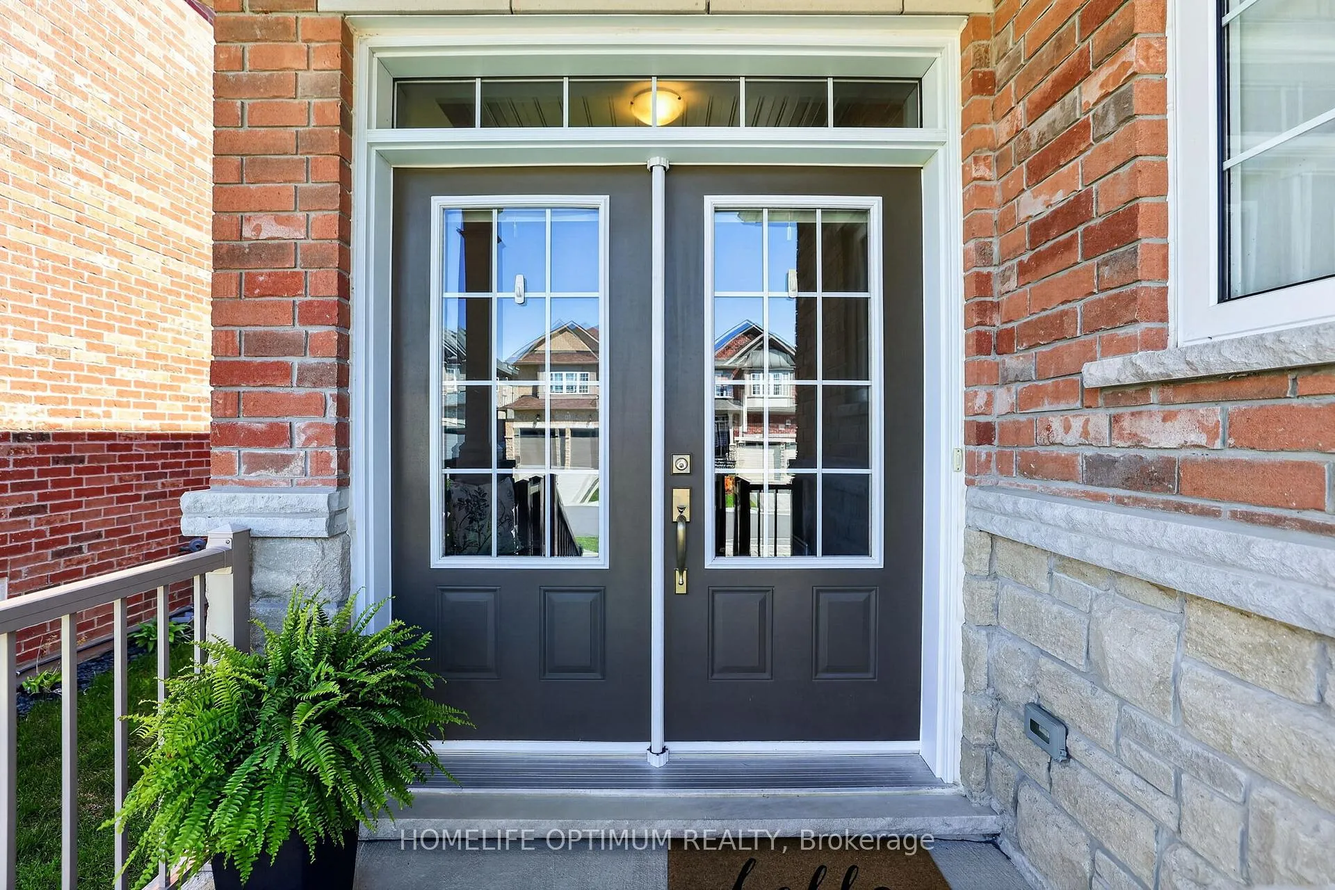 Photo 2 of 33 St Augustine Drive, Whitby, Brooklin — HOMEH