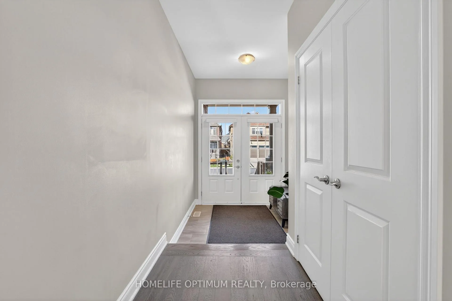Photo 4 of 33 St Augustine Drive, Whitby, Brooklin — HOMEH