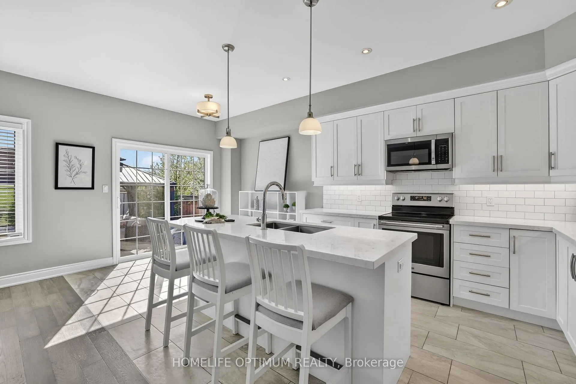 Photo 10 of 33 St Augustine Drive, Whitby, Brooklin — HOMEH
