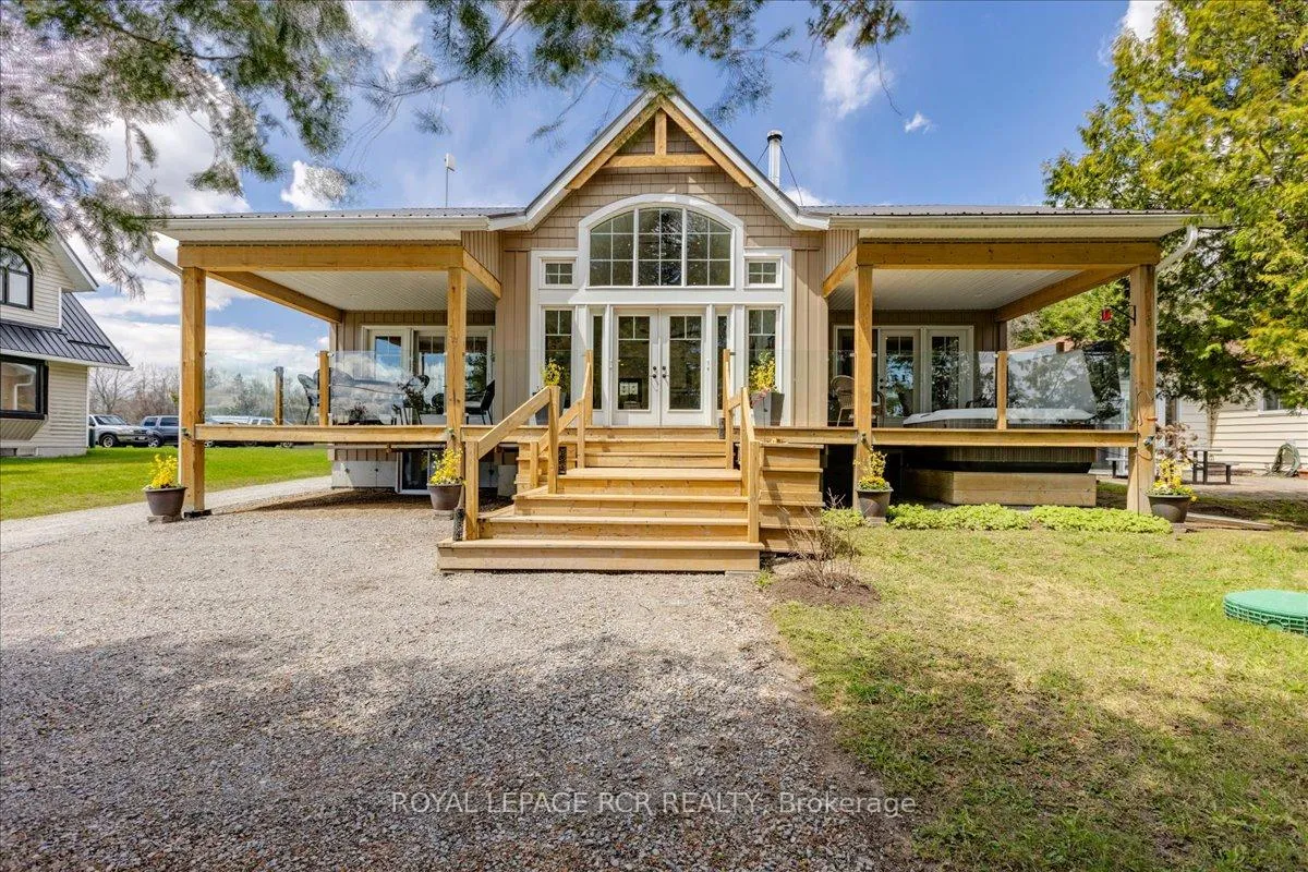 Front of 1093 North Bay Drive