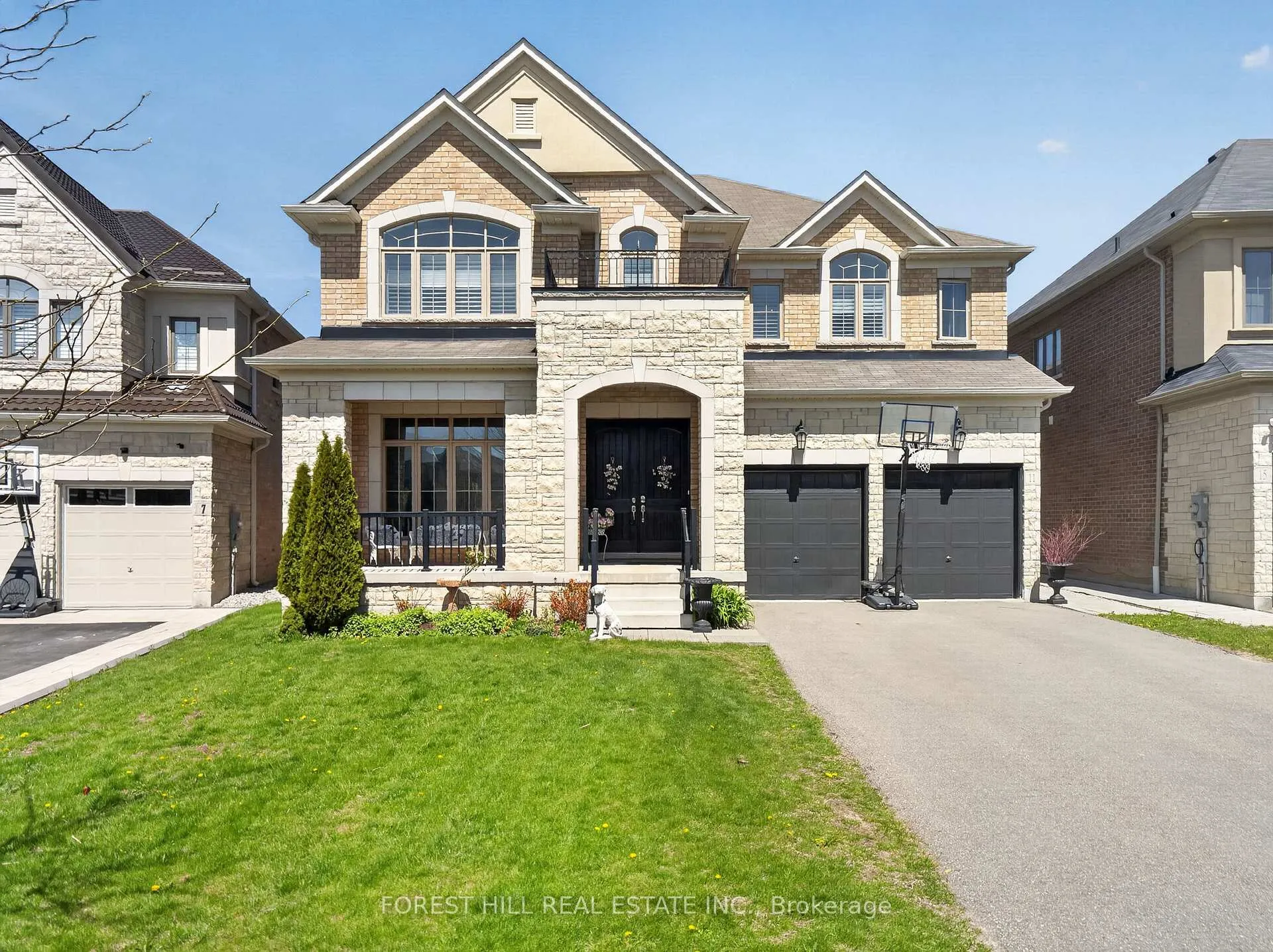 Front of 11 Carm Shier Court
