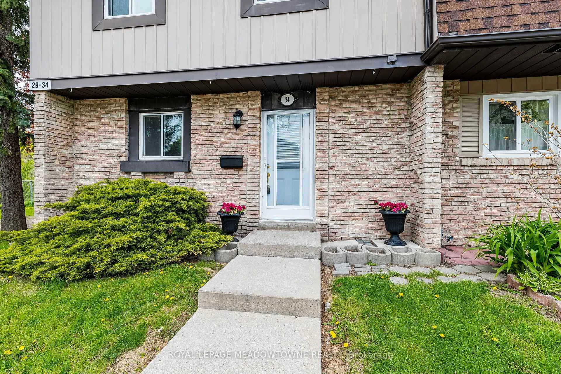Photo 4 of Unit 34, 93 Hansen Road N, Brampton, Madoc — HOMEH