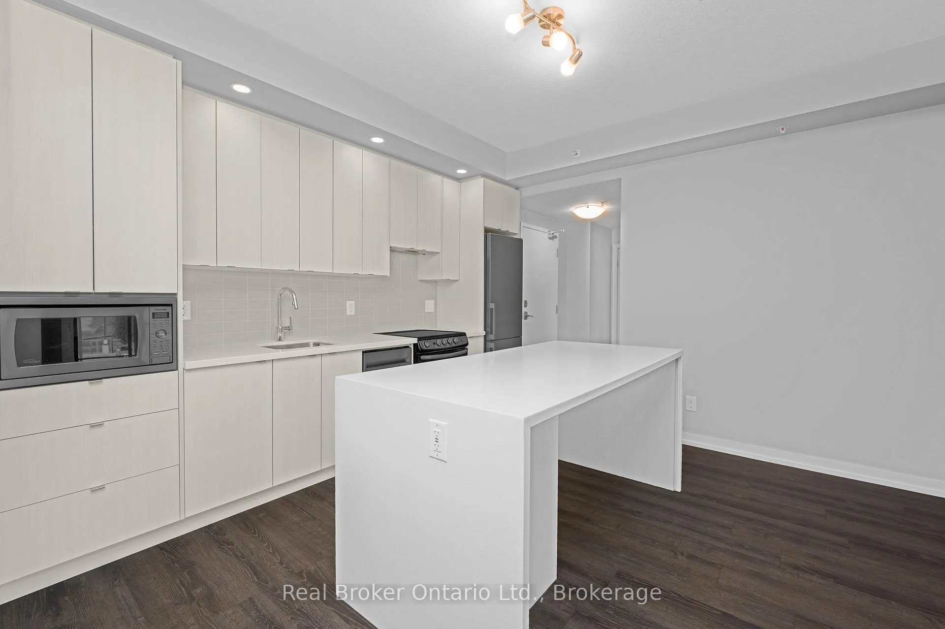 Photo 9 of Unit 302, 457 Plains Road E, Burlington, LaSalle — HOMEH