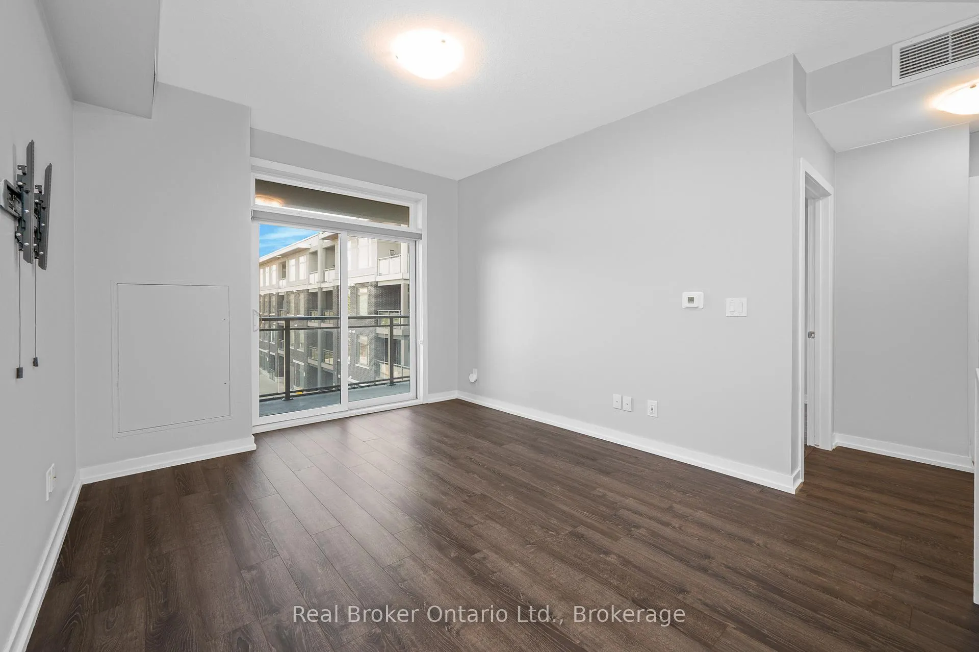 Photo 10 of Unit 302, 457 Plains Road E, Burlington, LaSalle — HOMEH