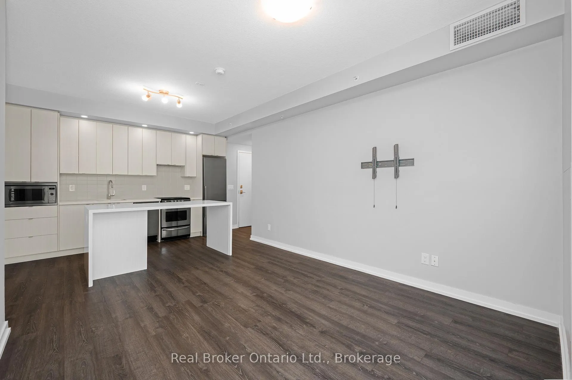 Photo 13 of Unit 302, 457 Plains Road E, Burlington, LaSalle — HOMEH