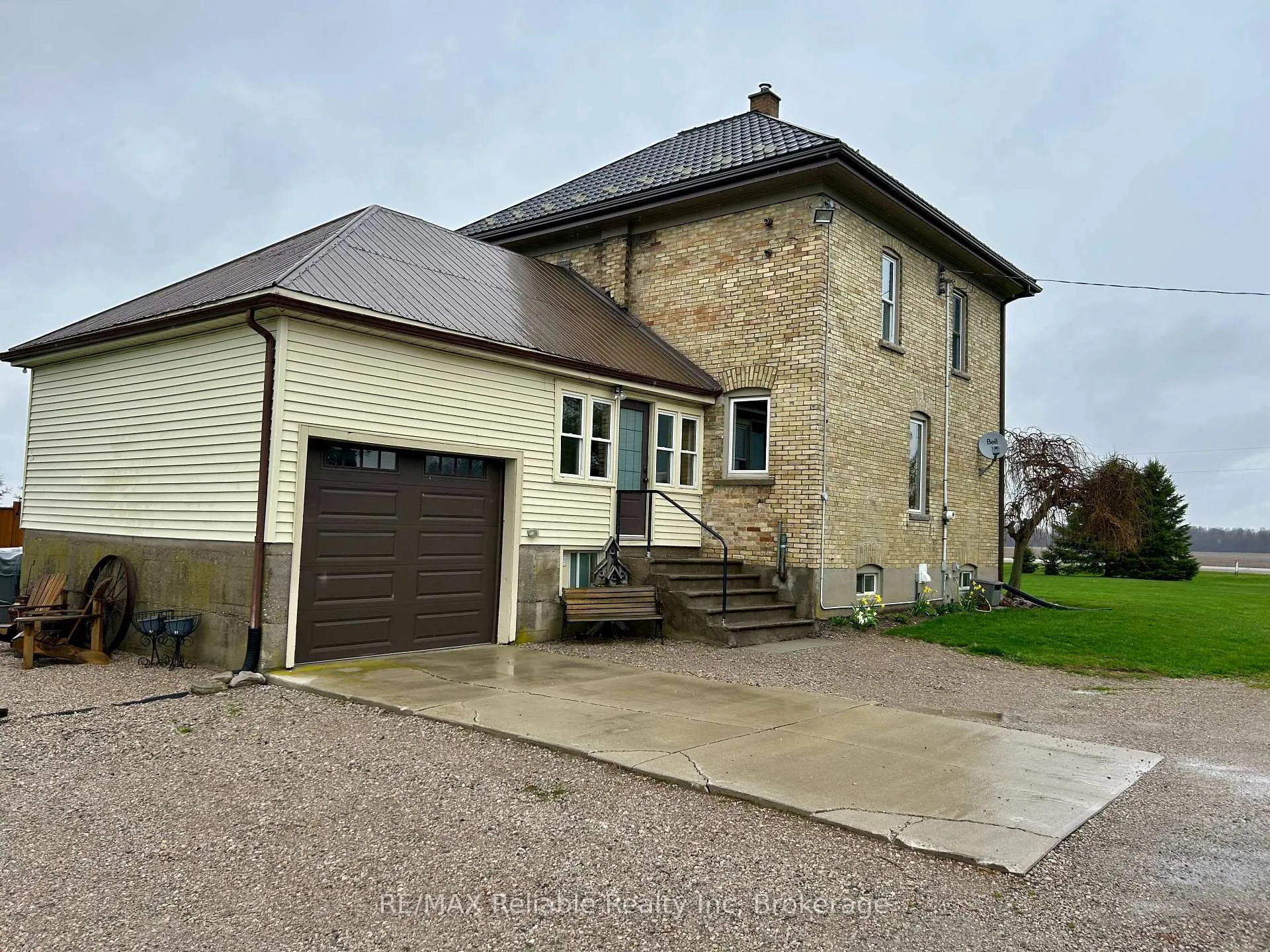 Photo 3 of 43497 Winthrop Road, Huron East, McKillop — HOMEH