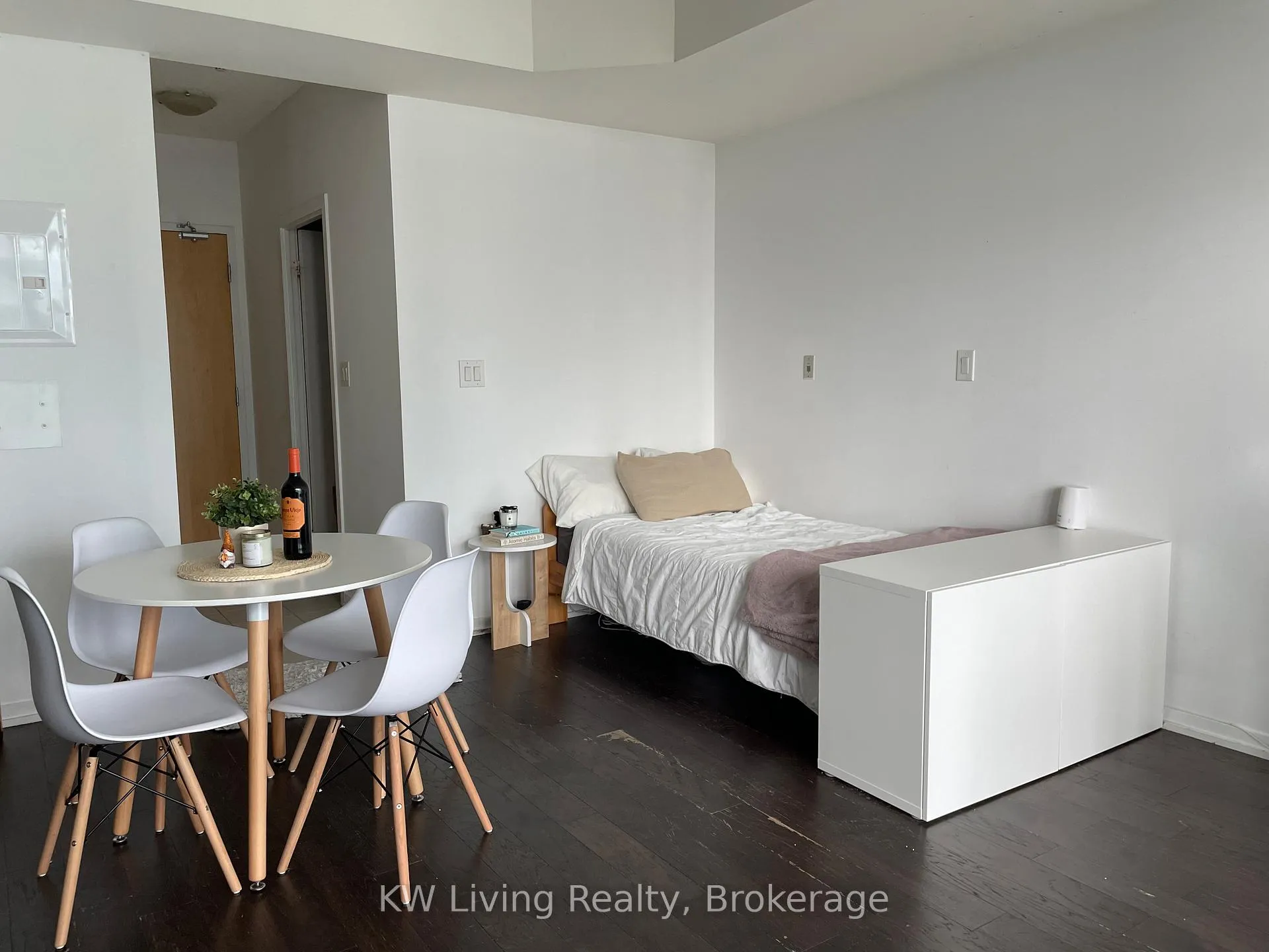 Photo 8 of Unit 4203, 65 Bremner Boulevard, Toronto, Waterfront Communities — HOMEH