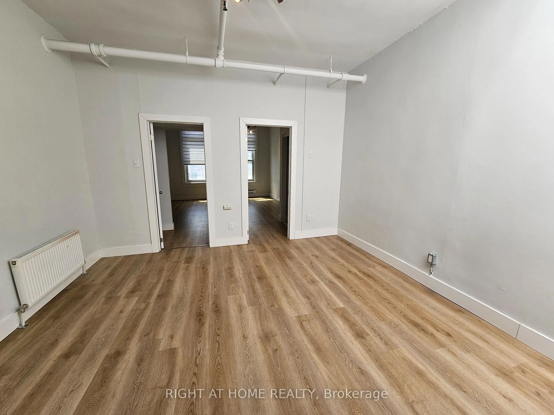 Photo 5 of Unit 3, 437 Spadina Avenue, Toronto, Kensington-Chinatown — HOMEH