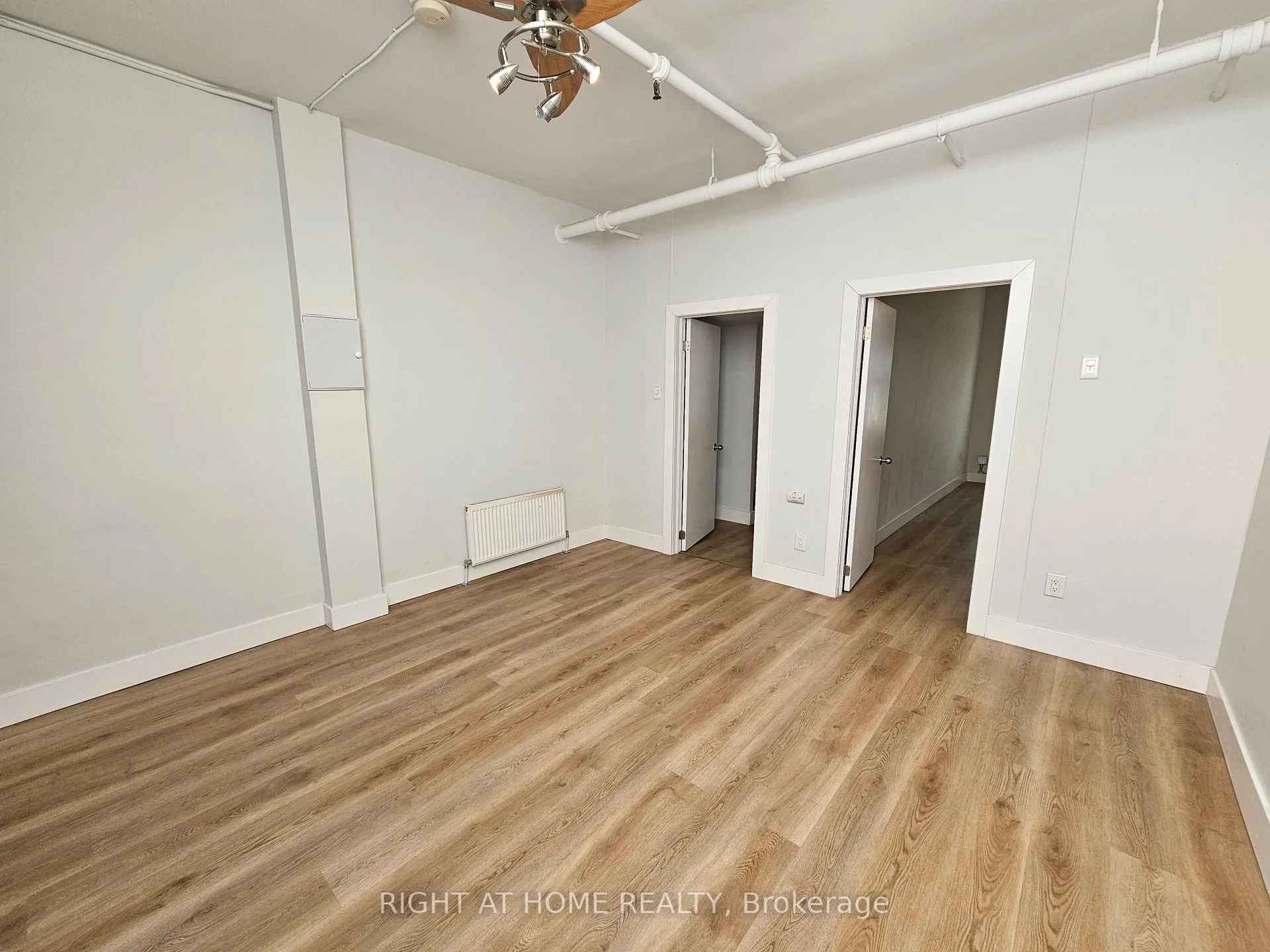 Photo 6 of Unit 3, 437 Spadina Avenue, Toronto, Kensington-Chinatown — HOMEH