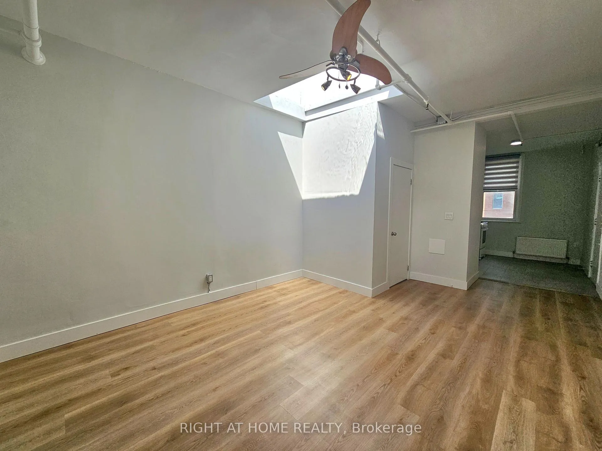 Photo 7 of Unit 3, 437 Spadina Avenue, Toronto, Kensington-Chinatown — HOMEH