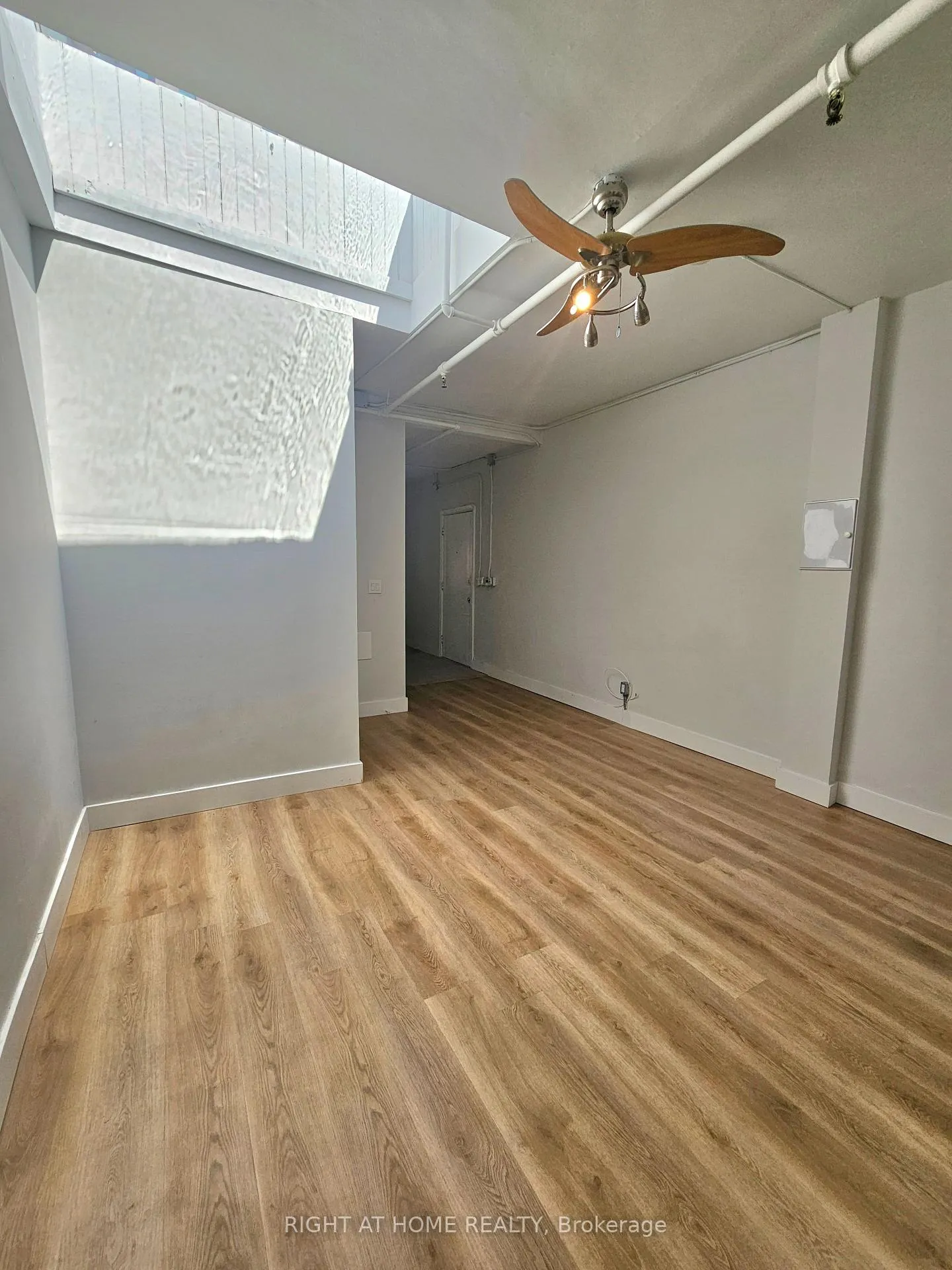 Photo 8 of Unit 3, 437 Spadina Avenue, Toronto, Kensington-Chinatown — HOMEH