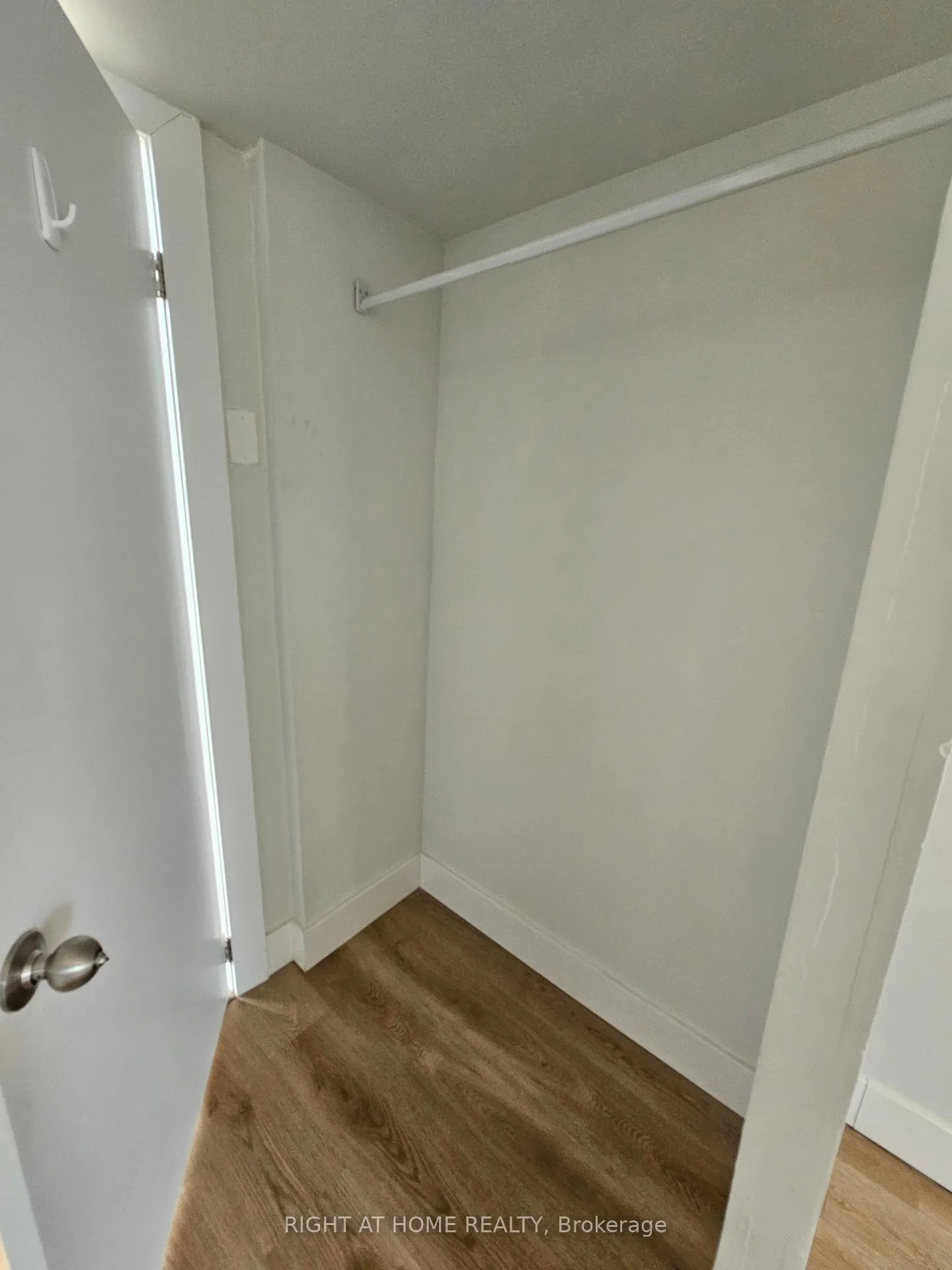 Photo 14 of Unit 3, 437 Spadina Avenue, Toronto, Kensington-Chinatown — HOMEH