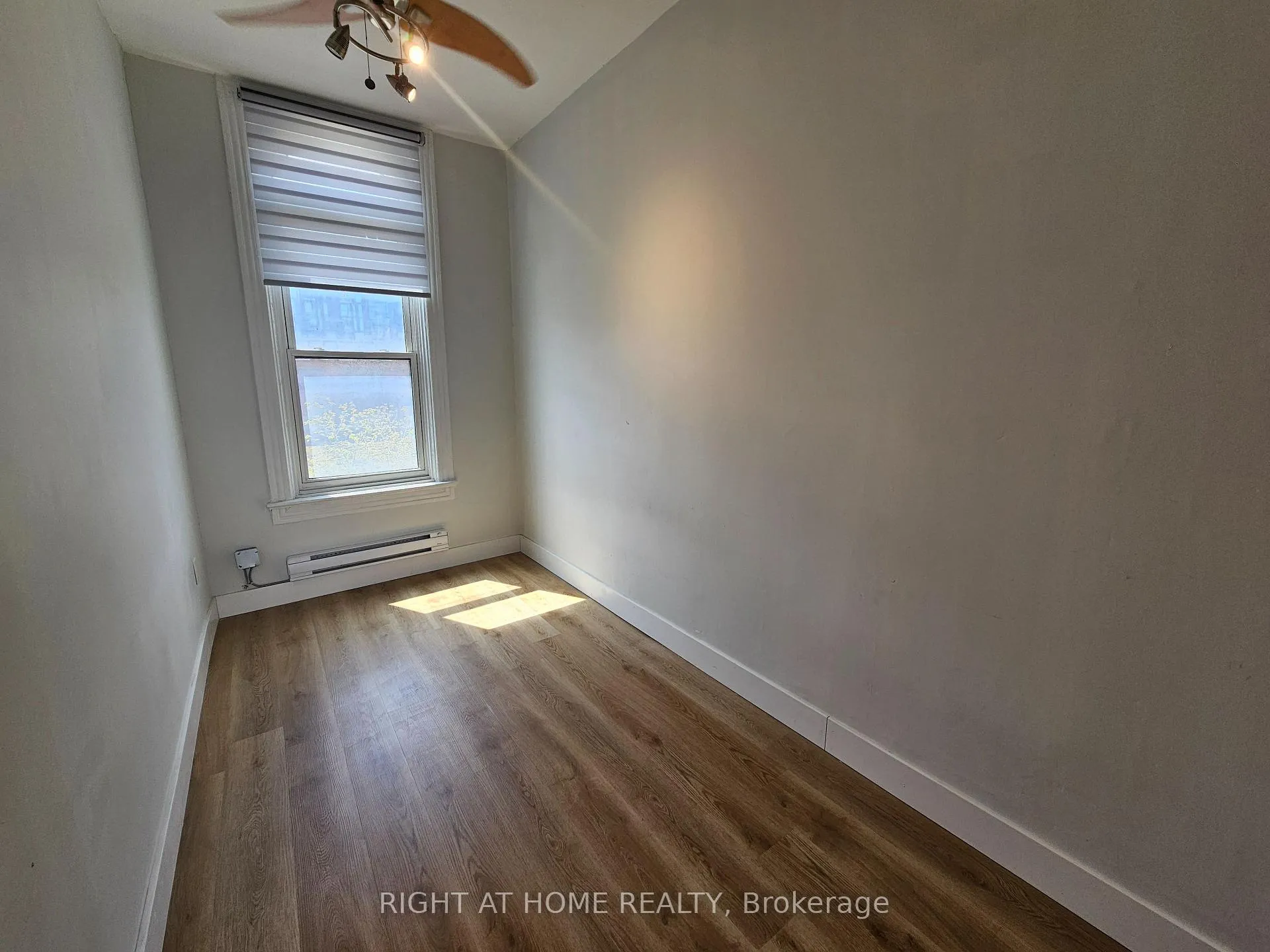 Photo 15 of Unit 3, 437 Spadina Avenue, Toronto, Kensington-Chinatown — HOMEH