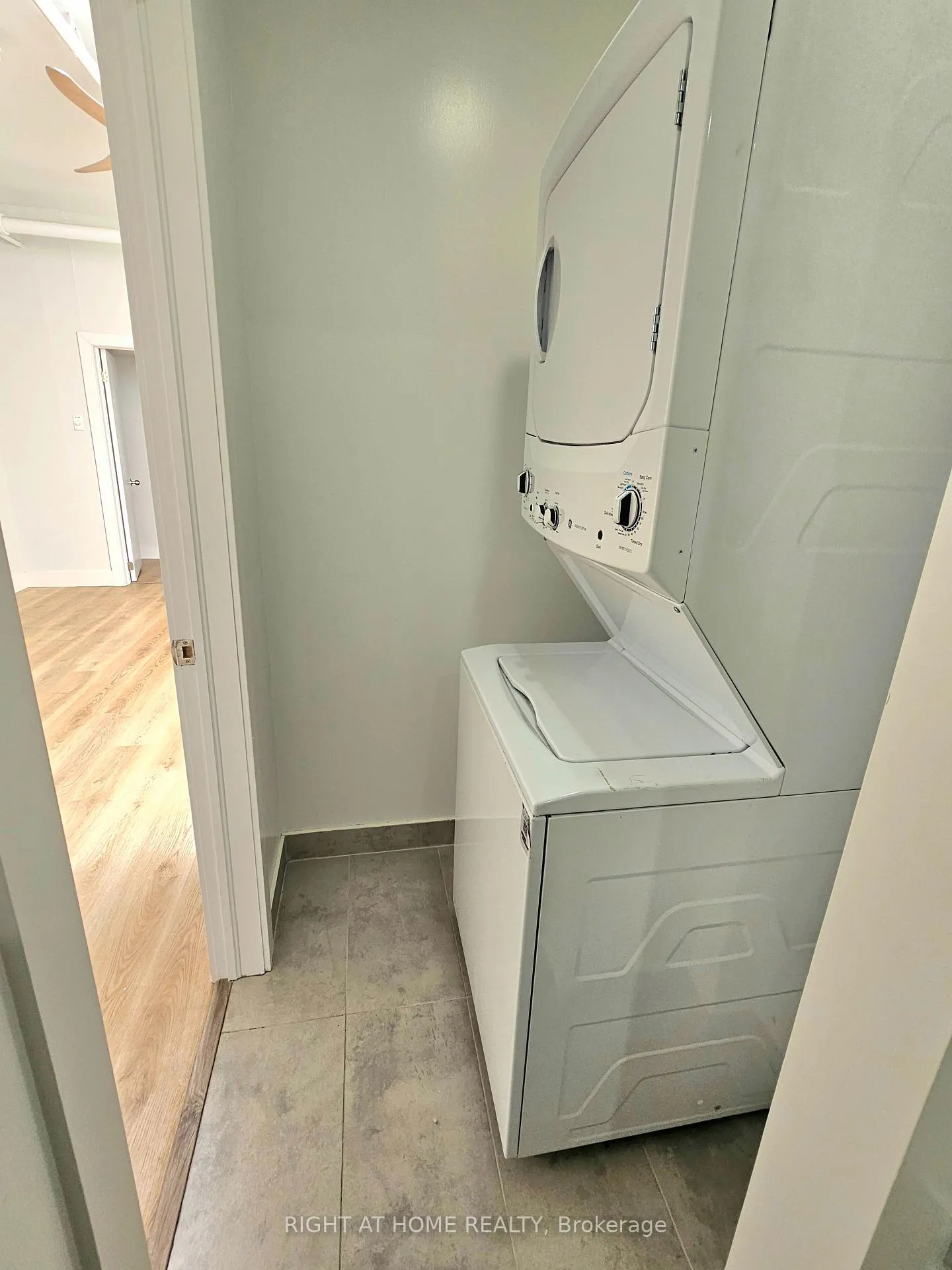 Photo 20 of Unit 3, 437 Spadina Avenue, Toronto, Kensington-Chinatown — HOMEH