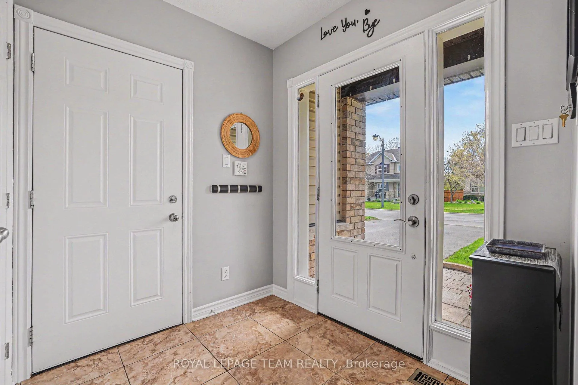 Photo 3 of 77 Chanonhouse Drive, Ottawa, Richmond — HOMEH