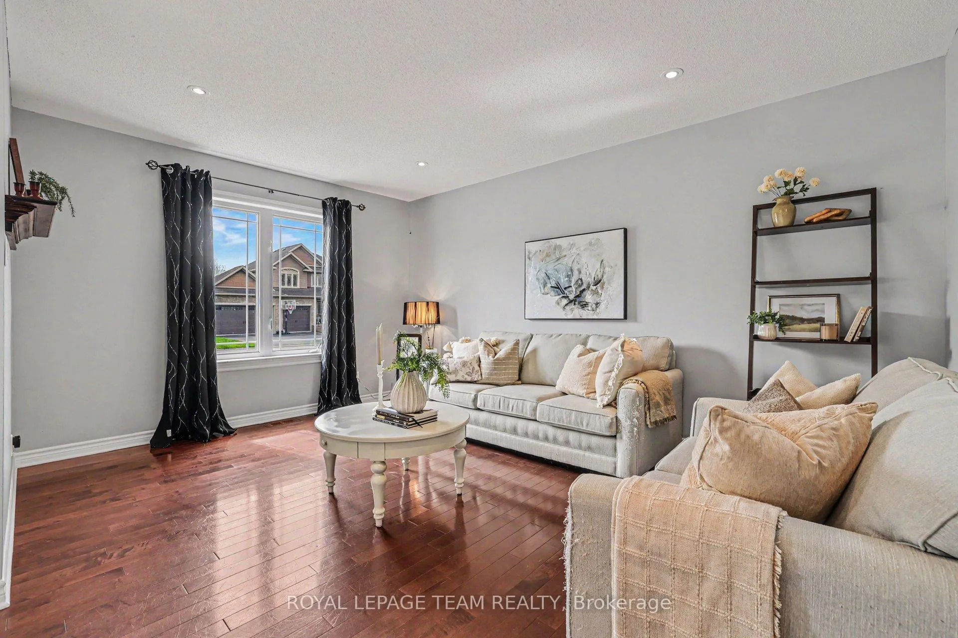 Photo 4 of 77 Chanonhouse Drive, Ottawa, Richmond — HOMEH