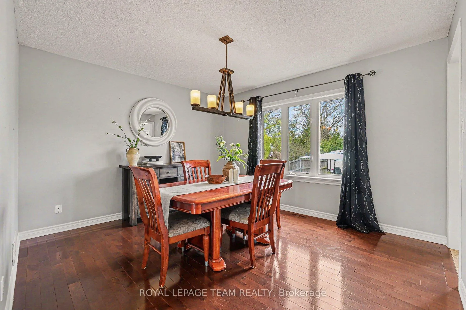 Photo 7 of 77 Chanonhouse Drive, Ottawa, Richmond — HOMEH