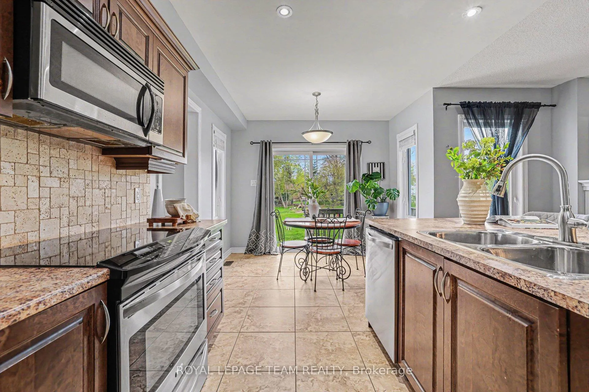 Photo 10 of 77 Chanonhouse Drive, Ottawa, Richmond — HOMEH