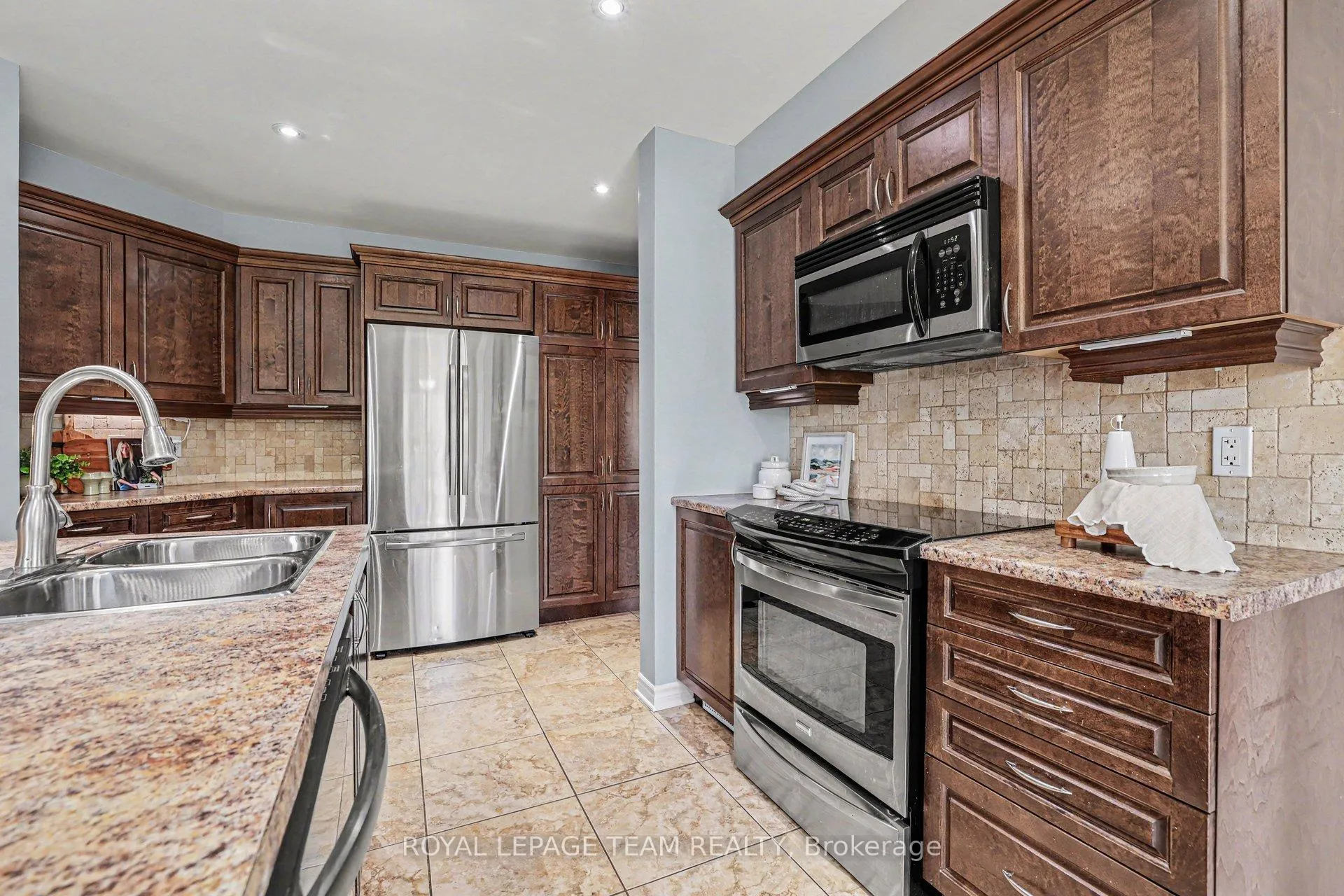 Photo 11 of 77 Chanonhouse Drive, Ottawa, Richmond — HOMEH