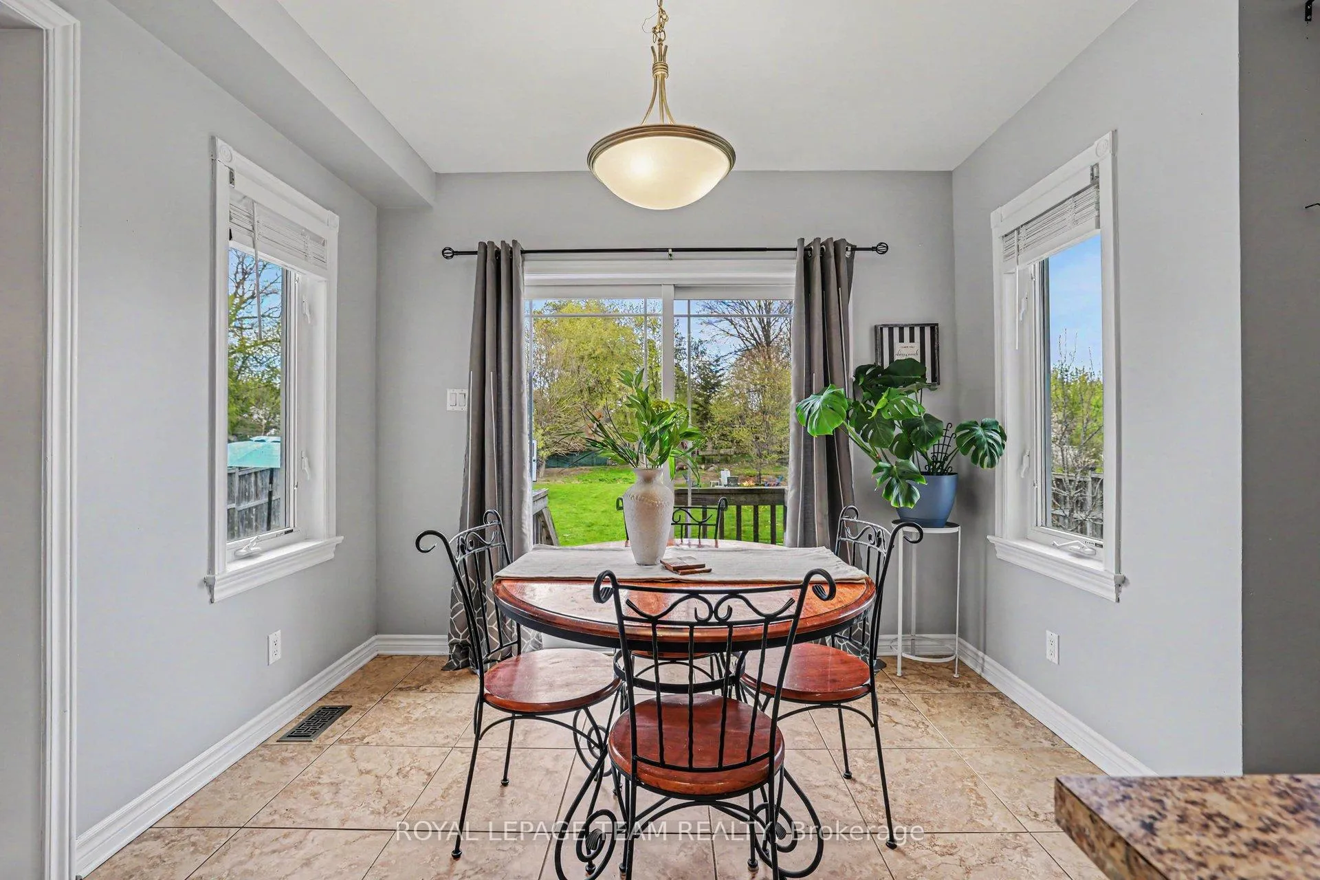 Photo 12 of 77 Chanonhouse Drive, Ottawa, Richmond — HOMEH