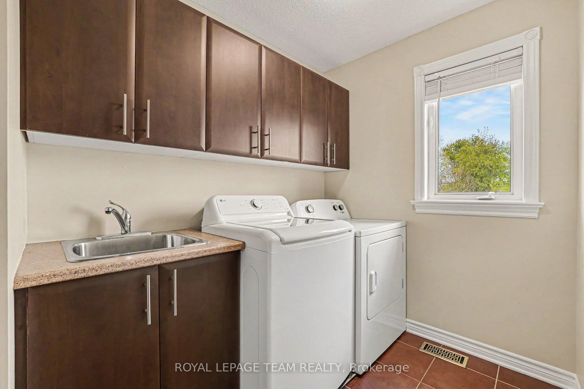 Photo 18 of 77 Chanonhouse Drive, Ottawa, Richmond — HOMEH