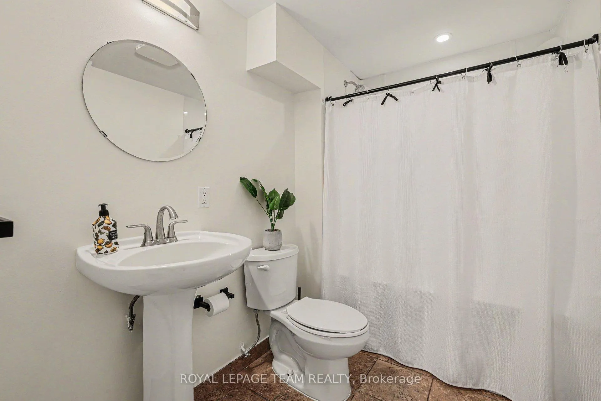 Photo 26 of 77 Chanonhouse Drive, Ottawa, Richmond — HOMEH