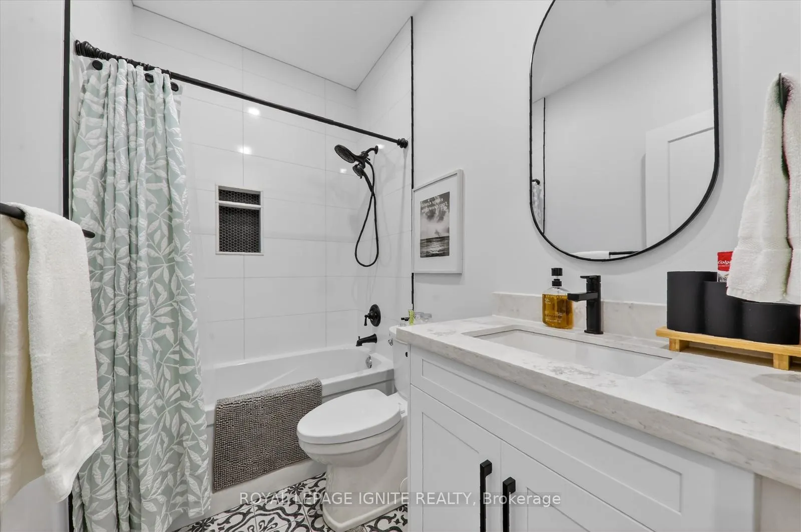 Photo 39 of 958 Mink Street, Pickering, West Shore — HOMEH