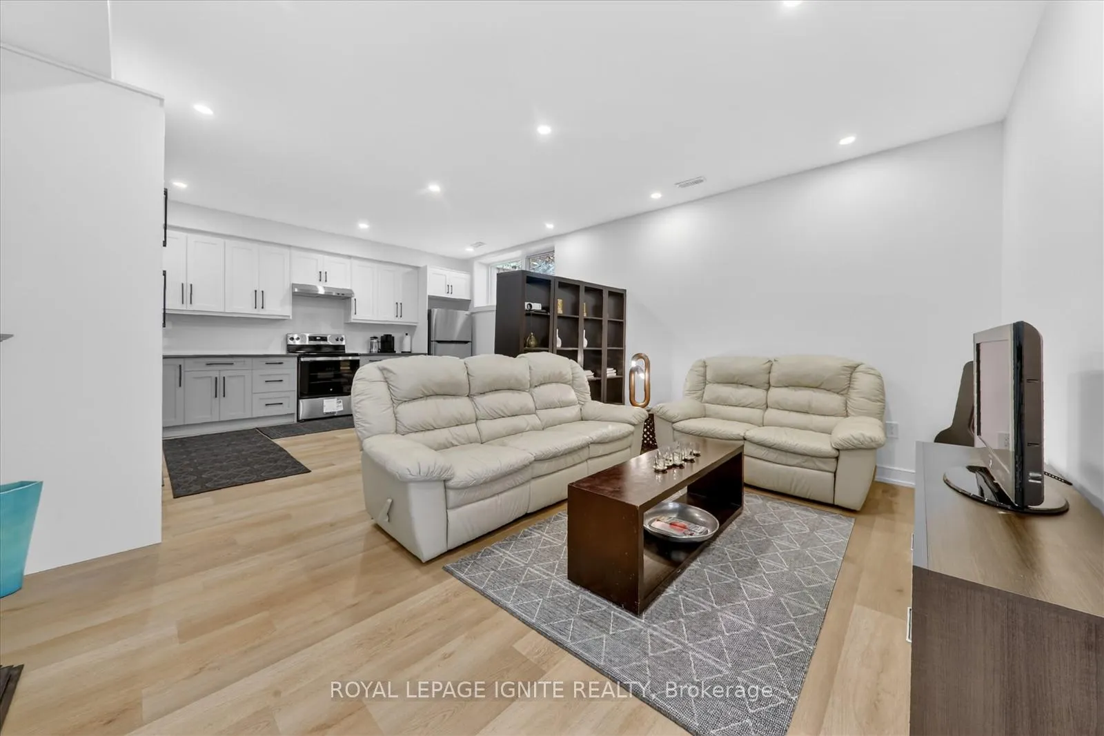Photo 42 of 958 Mink Street, Pickering, West Shore — HOMEH