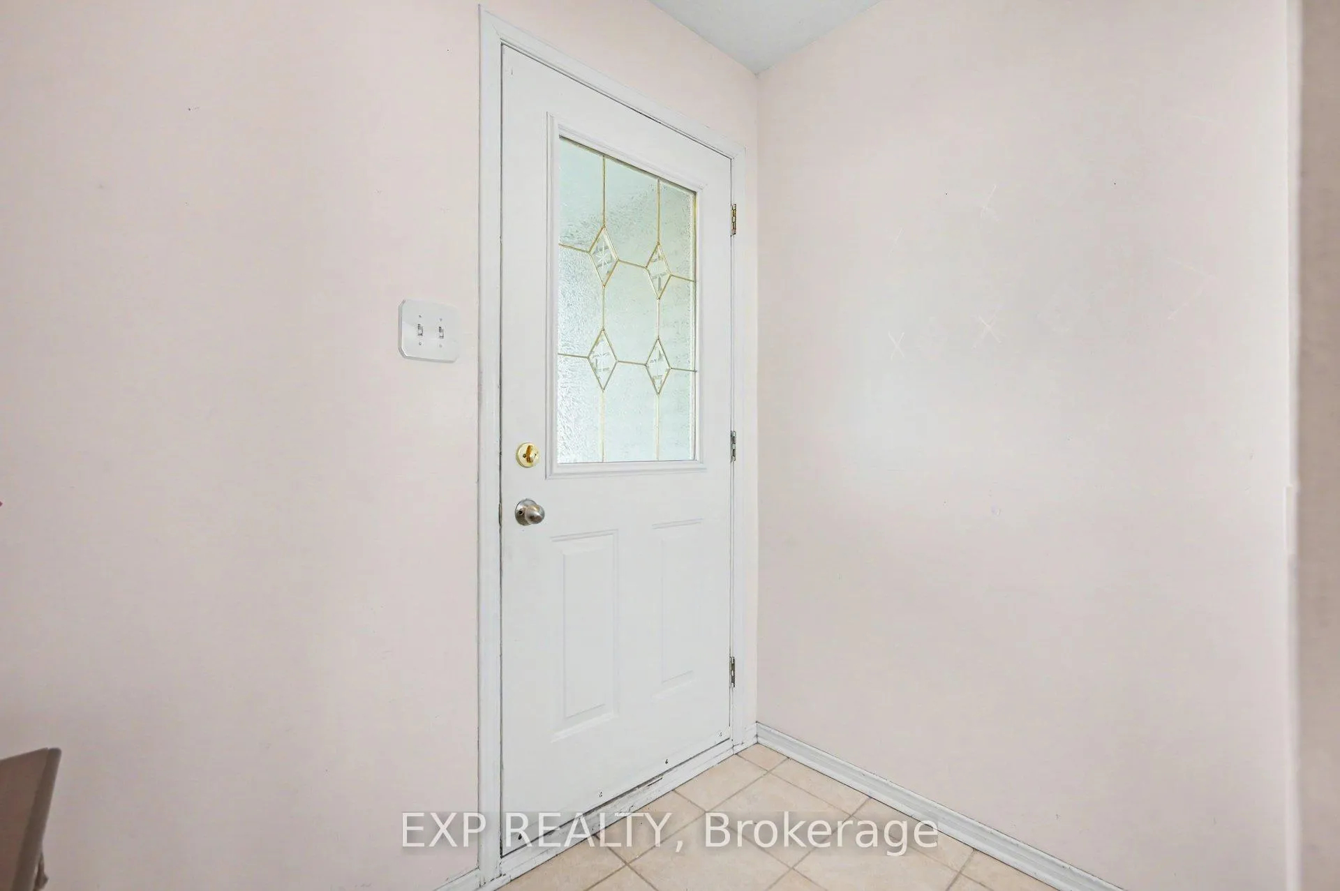 Photo 2 of 61 Monterey Drive, Ottawa, Leslie Park — HOMEH