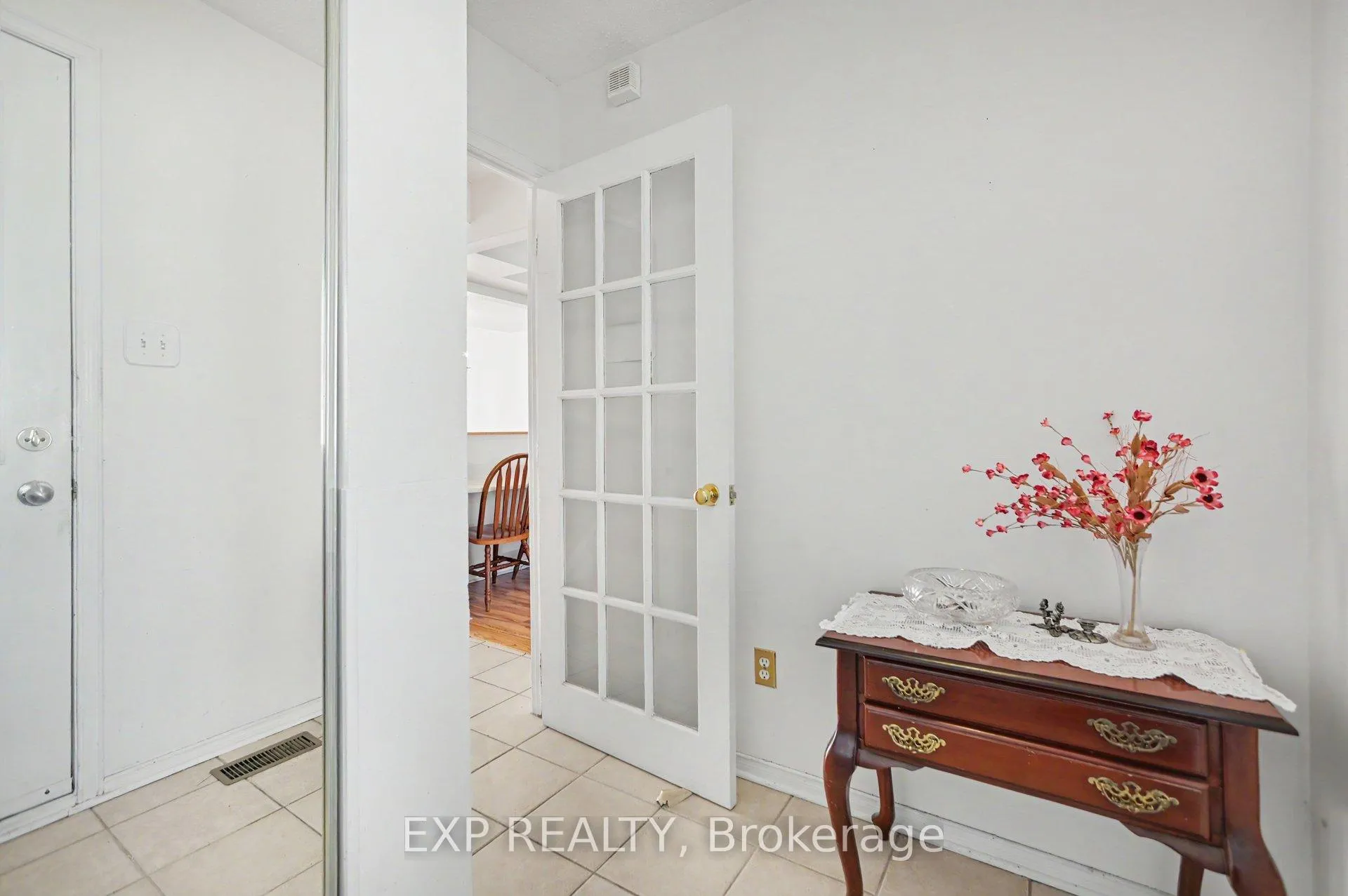 Photo 3 of 61 Monterey Drive, Ottawa, Leslie Park — HOMEH