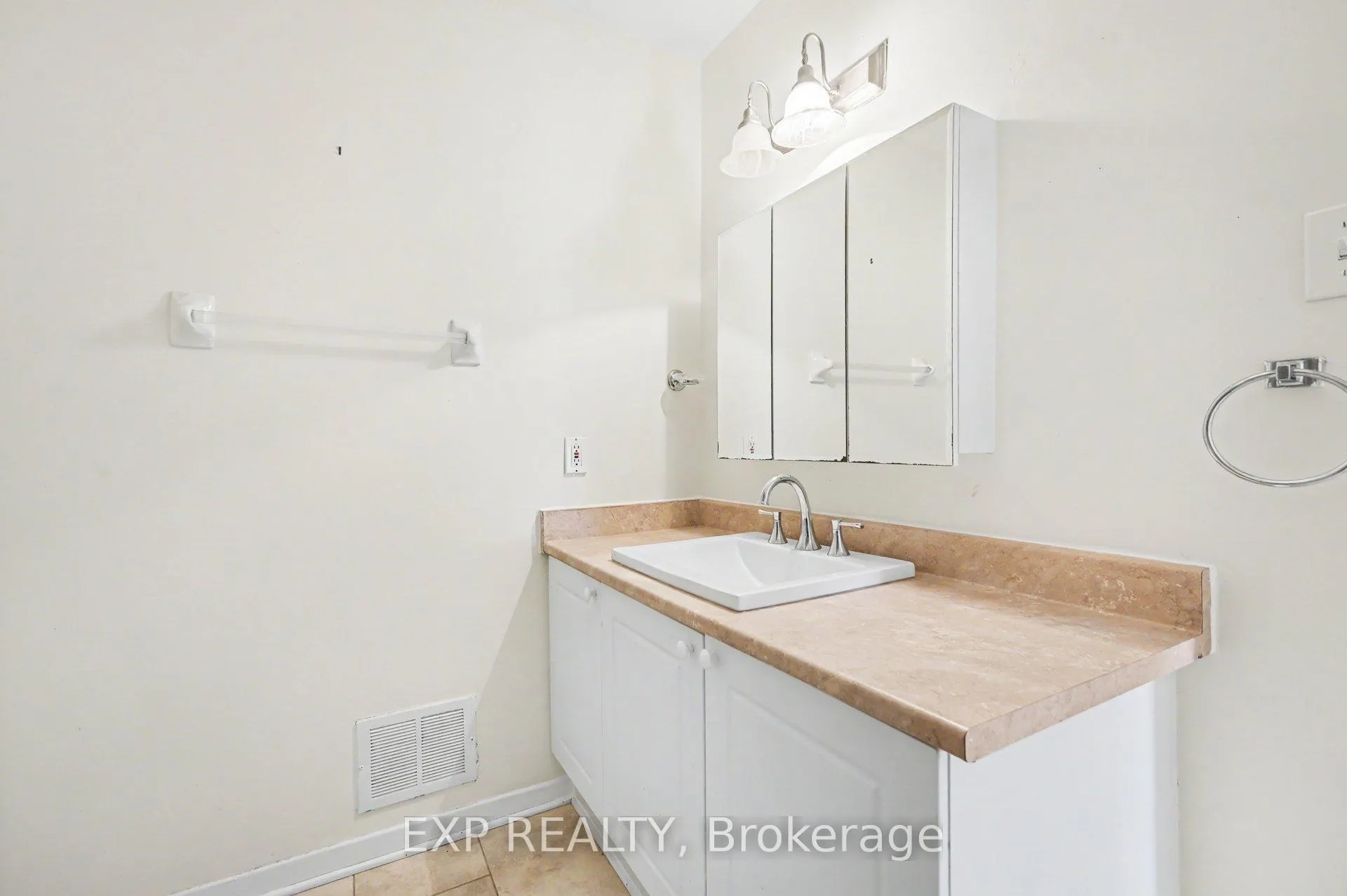 Photo 42 of 61 Monterey Drive, Ottawa, Leslie Park — HOMEH