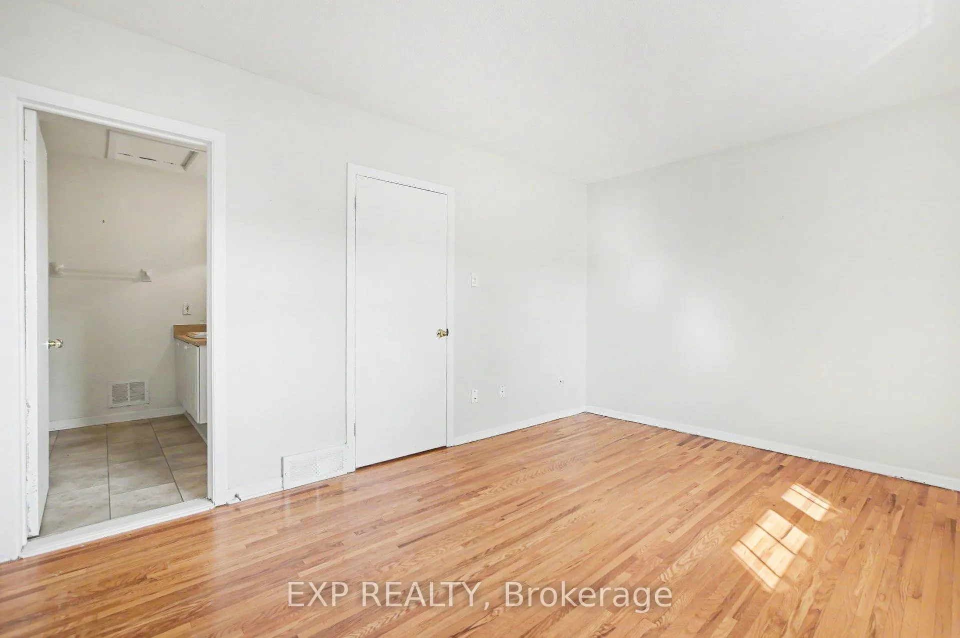 Photo 19 of 61 Monterey Drive, Ottawa, Leslie Park — HOMEH