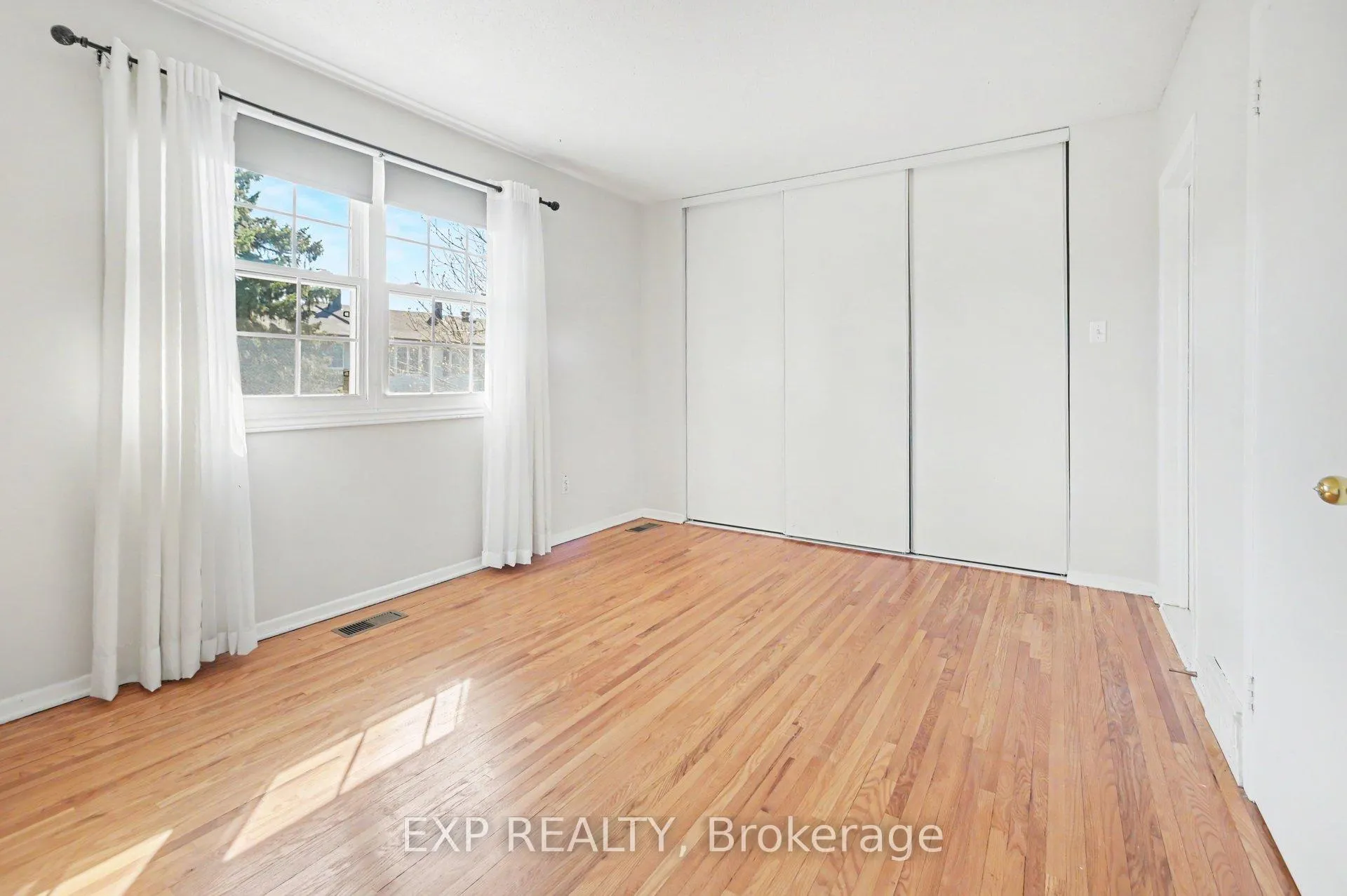 Photo 12 of 61 Monterey Drive, Ottawa, Leslie Park — HOMEH