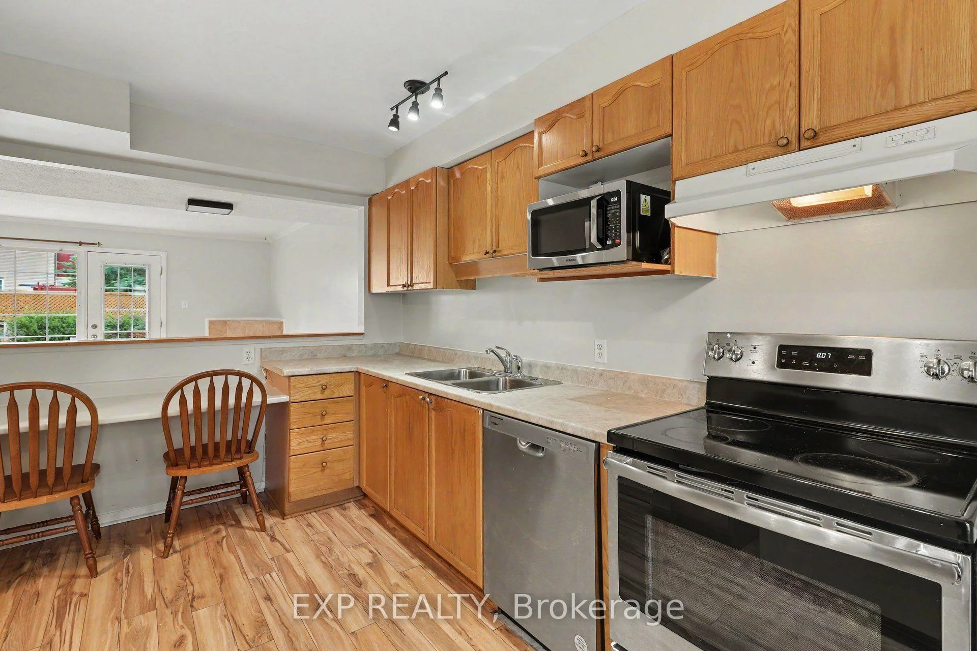 Photo 4 of 61 Monterey Drive, Ottawa, Leslie Park — HOMEH