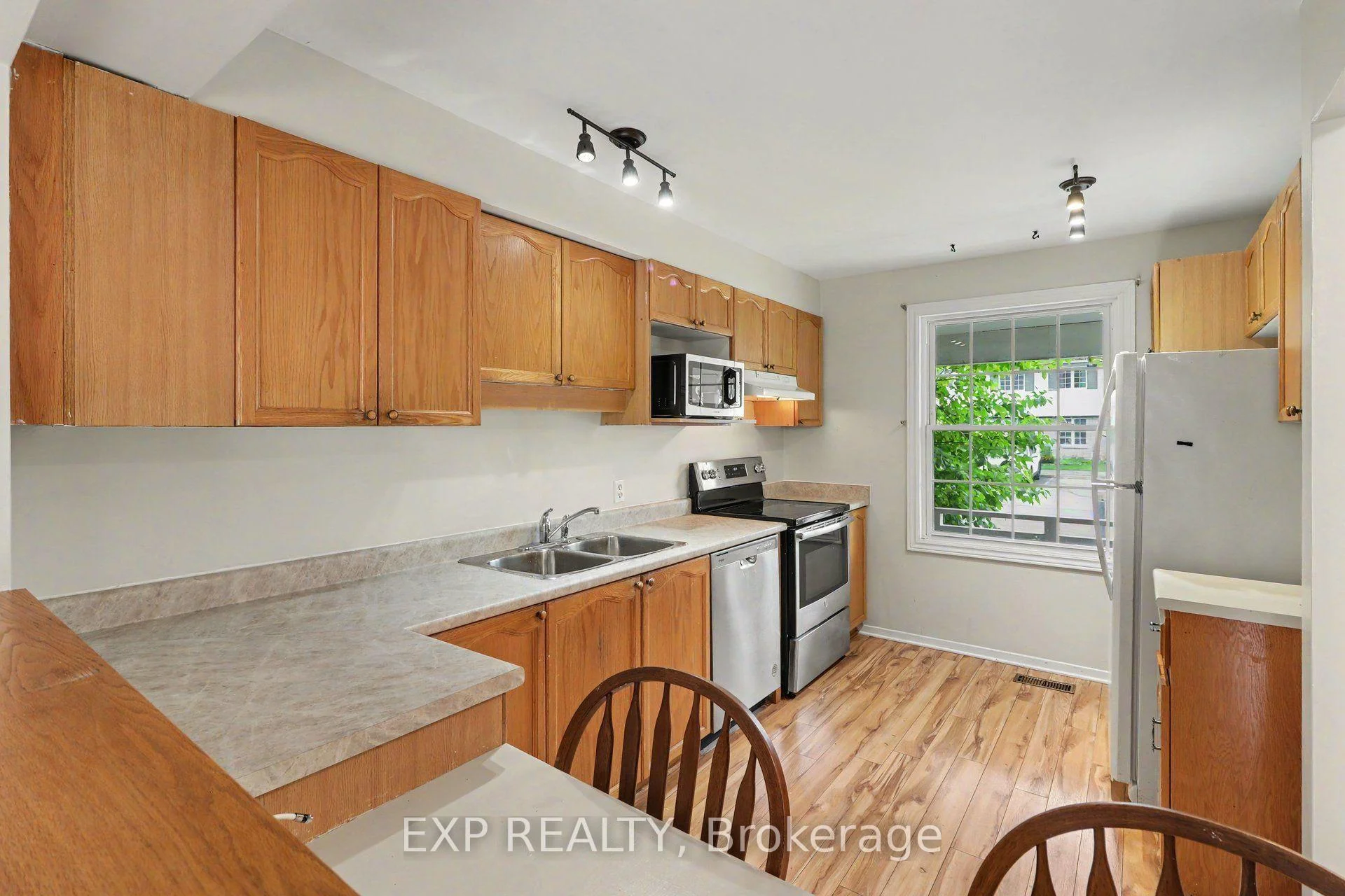 Photo 5 of 61 Monterey Drive, Ottawa, Leslie Park — HOMEH