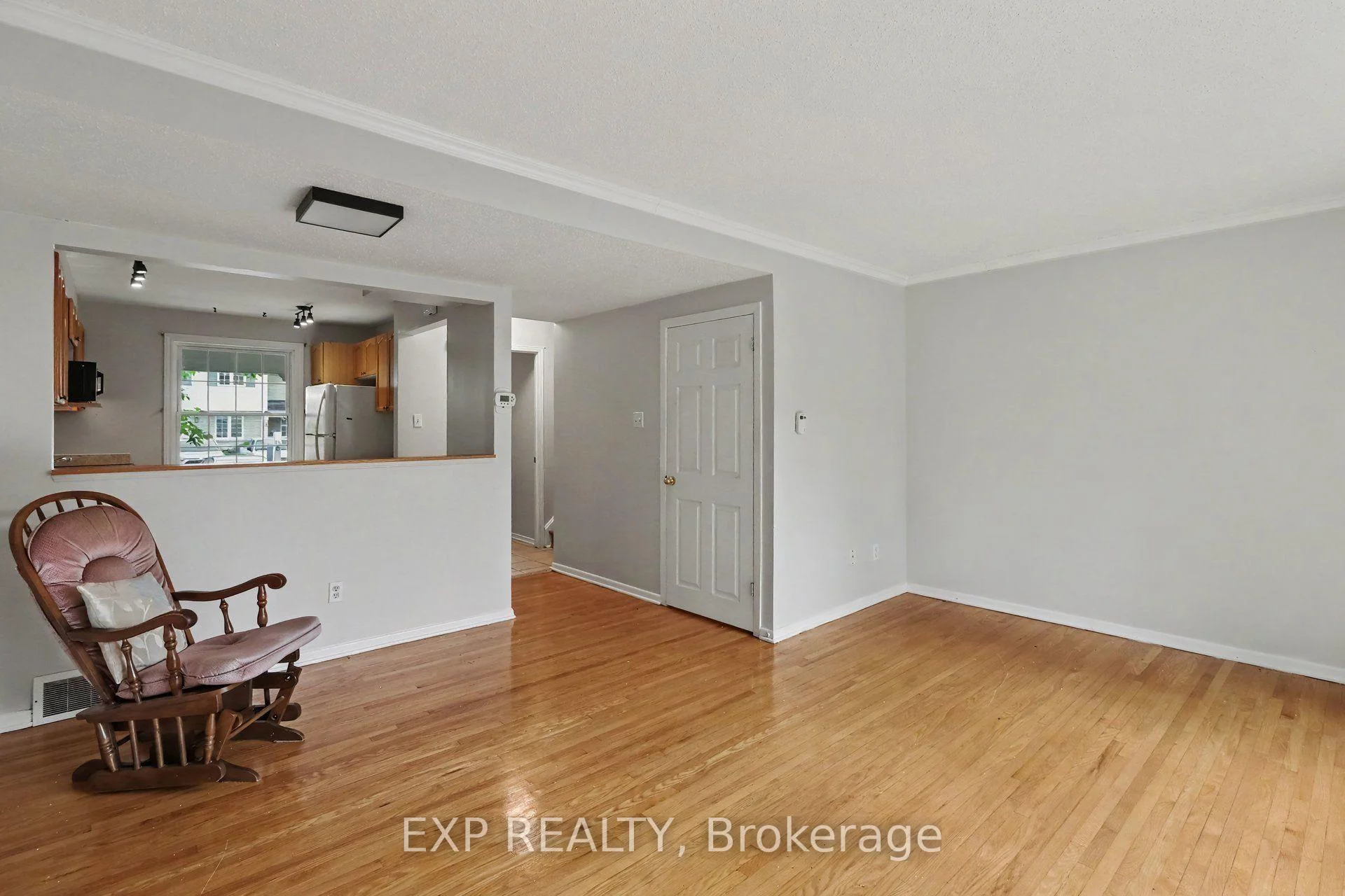 Photo 10 of 61 Monterey Drive, Ottawa, Leslie Park — HOMEH