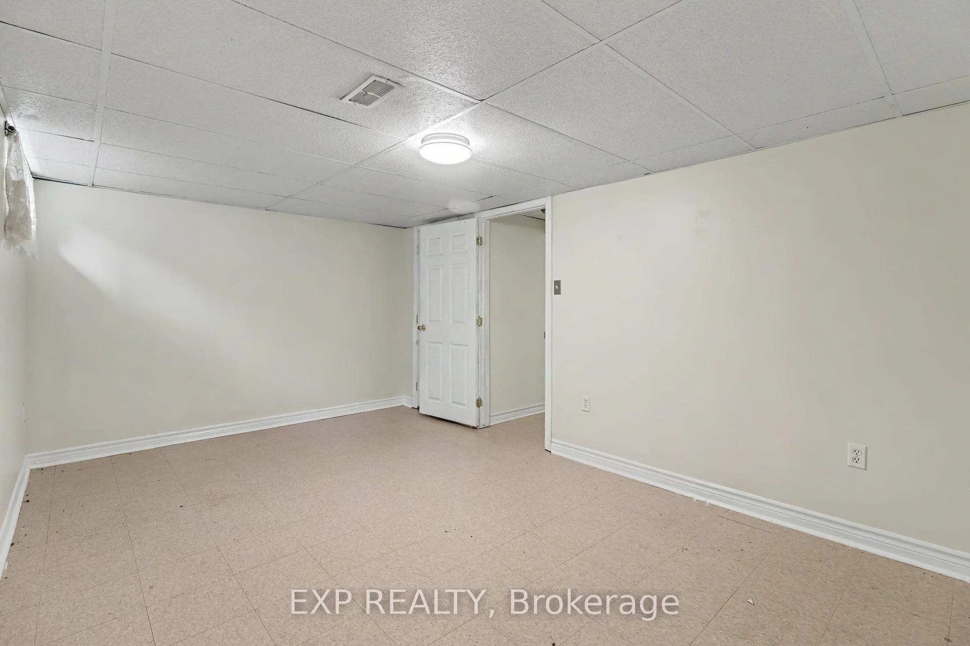 Photo 23 of 61 Monterey Drive, Ottawa, Leslie Park — HOMEH