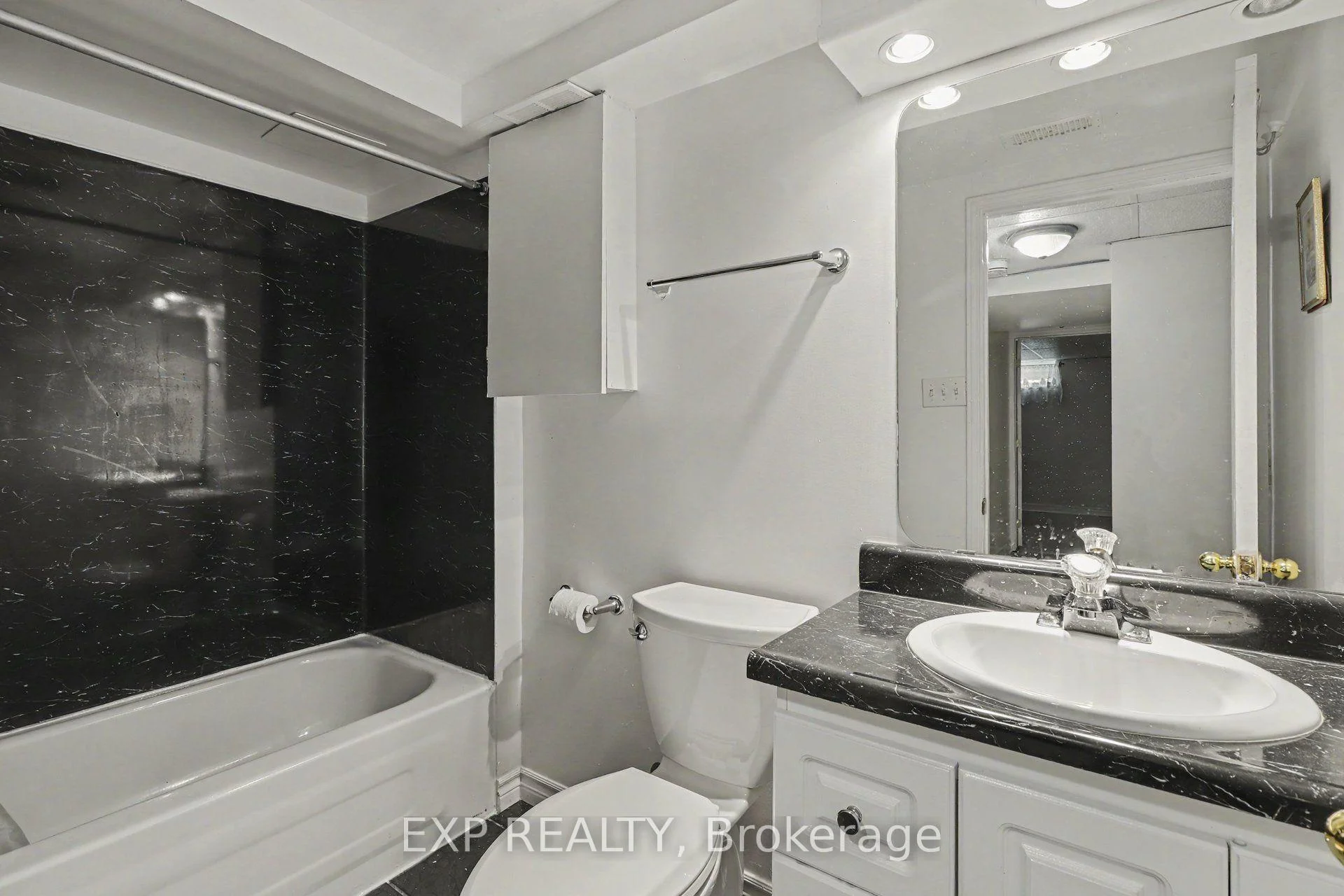 Photo 24 of 61 Monterey Drive, Ottawa, Leslie Park — HOMEH