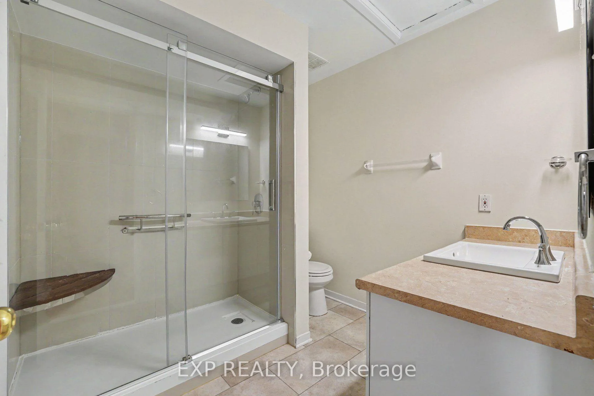 Photo 16 of 61 Monterey Drive, Ottawa, Leslie Park — HOMEH