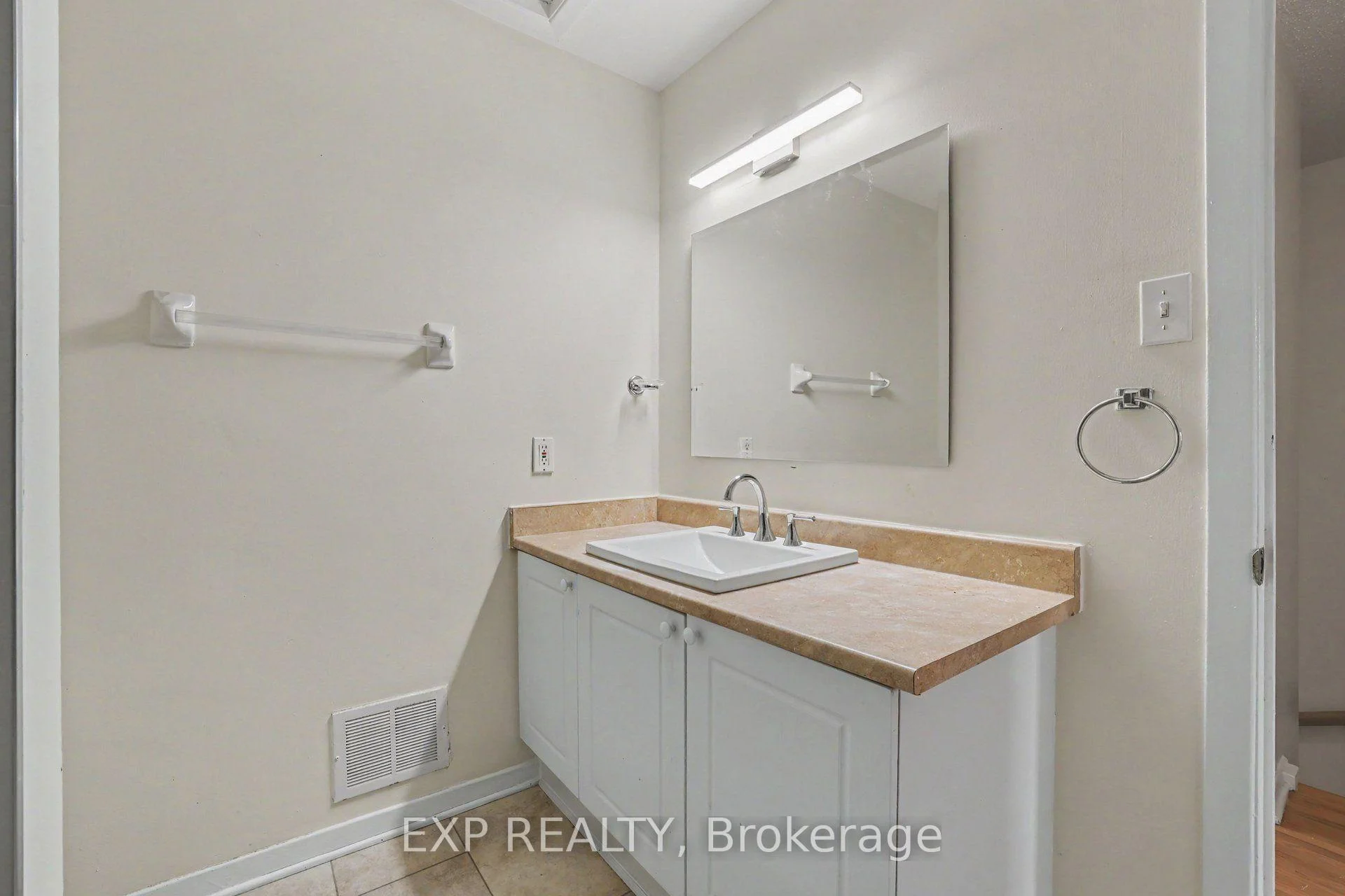 Photo 17 of 61 Monterey Drive, Ottawa, Leslie Park — HOMEH