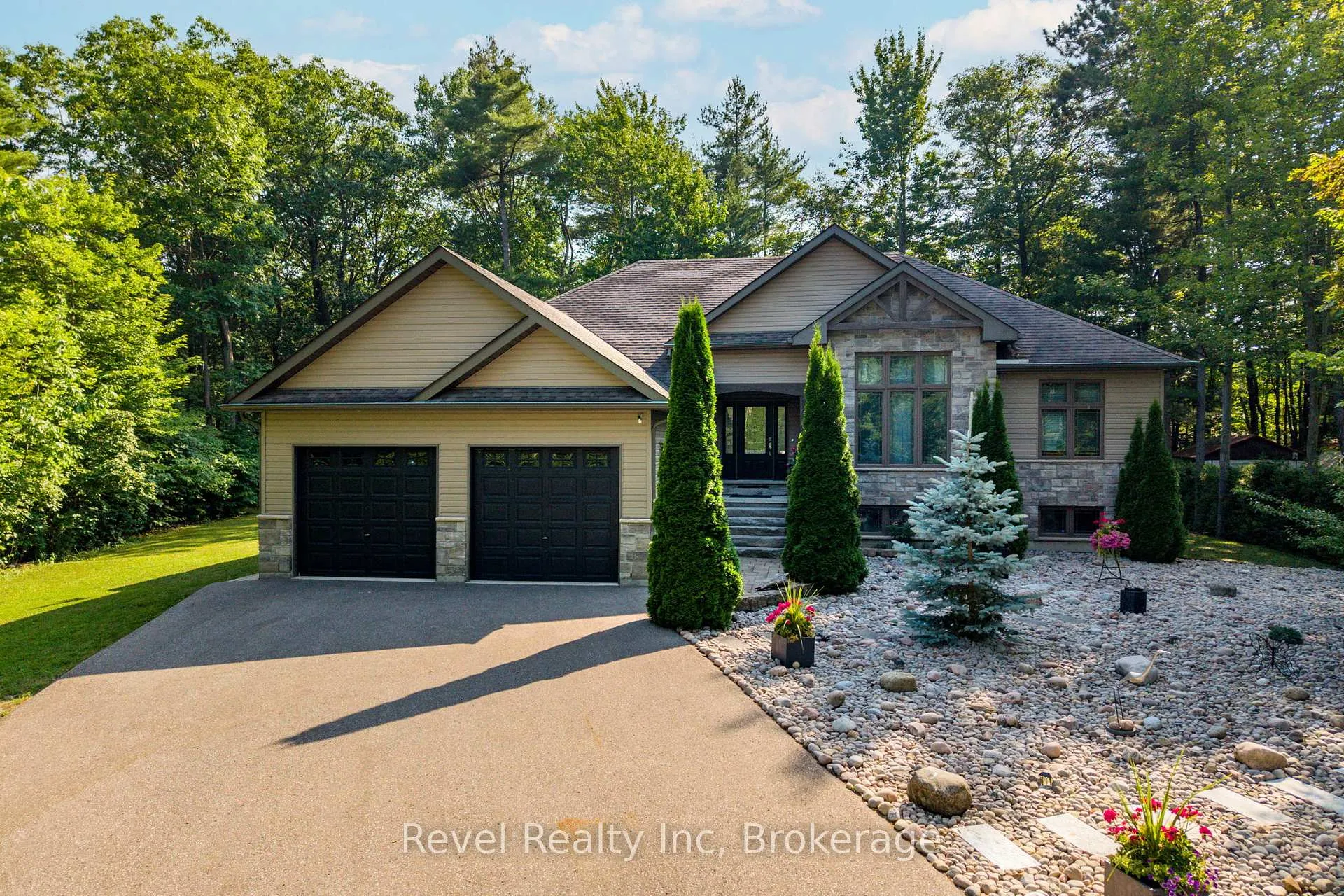 Photo 1 of 54 Vincent Circle, Tiny, Rural Tiny — HOMEH