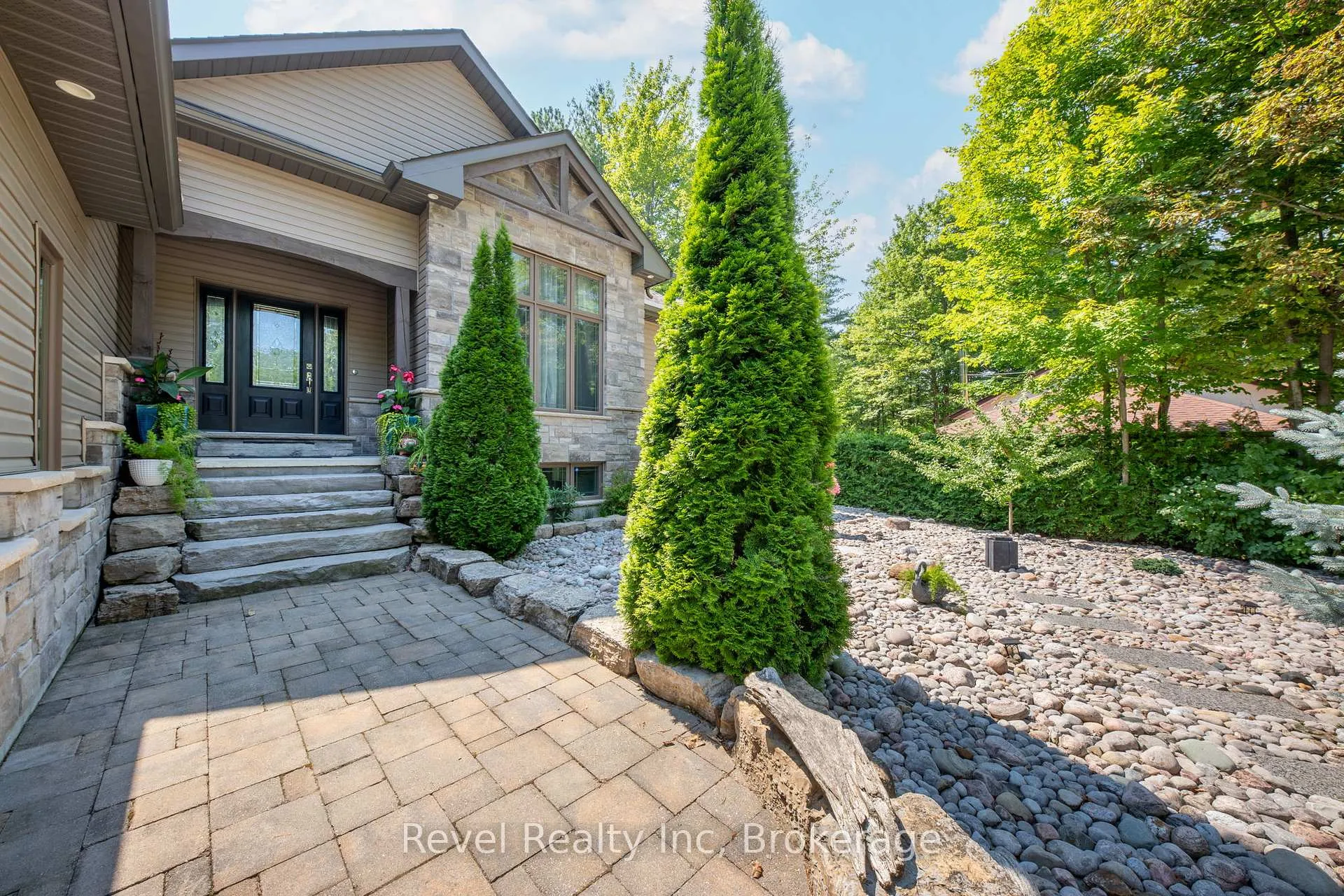 Photo 4 of 54 Vincent Circle, Tiny, Rural Tiny — HOMEH
