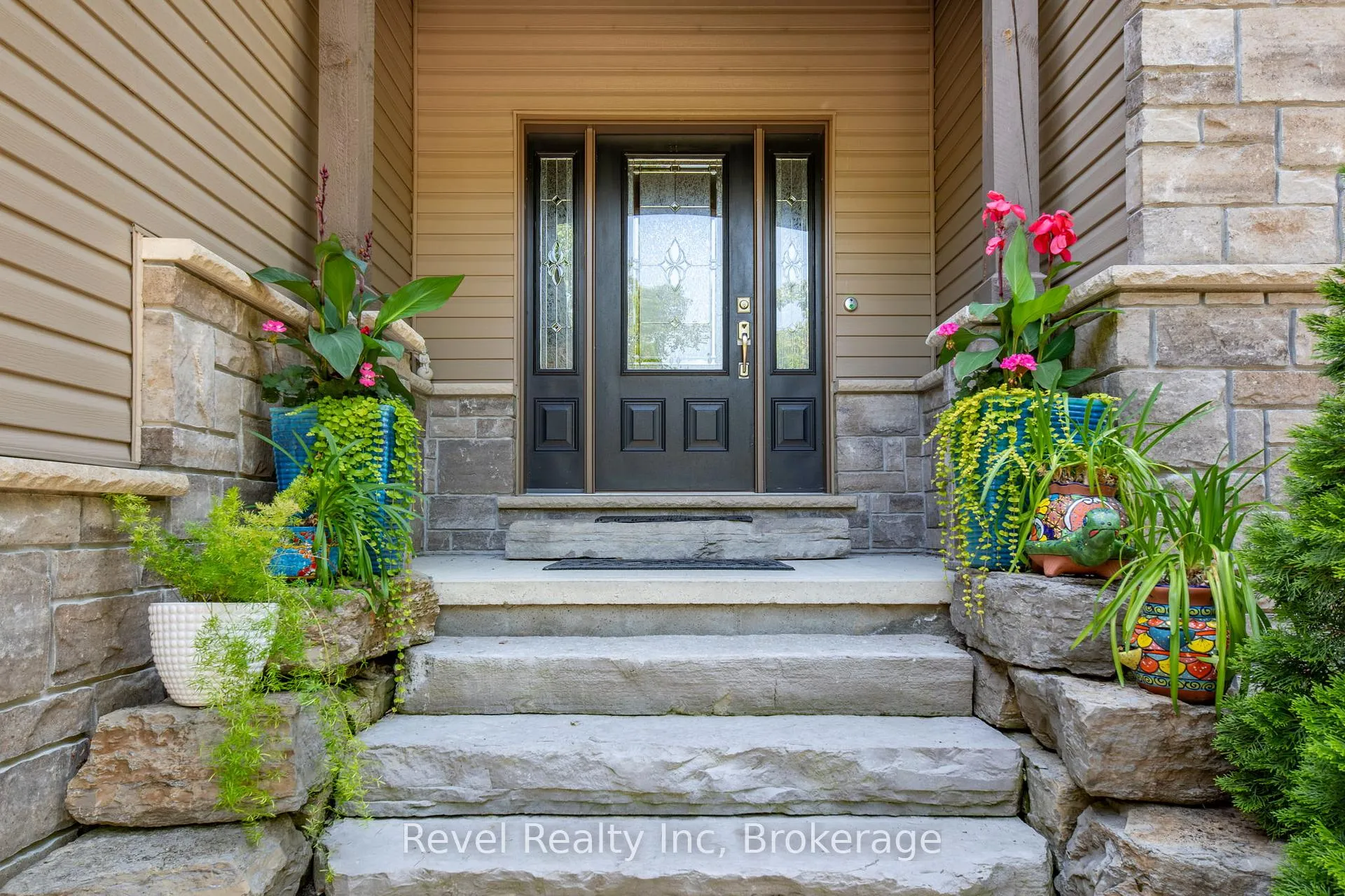 Photo 5 of 54 Vincent Circle, Tiny, Rural Tiny — HOMEH
