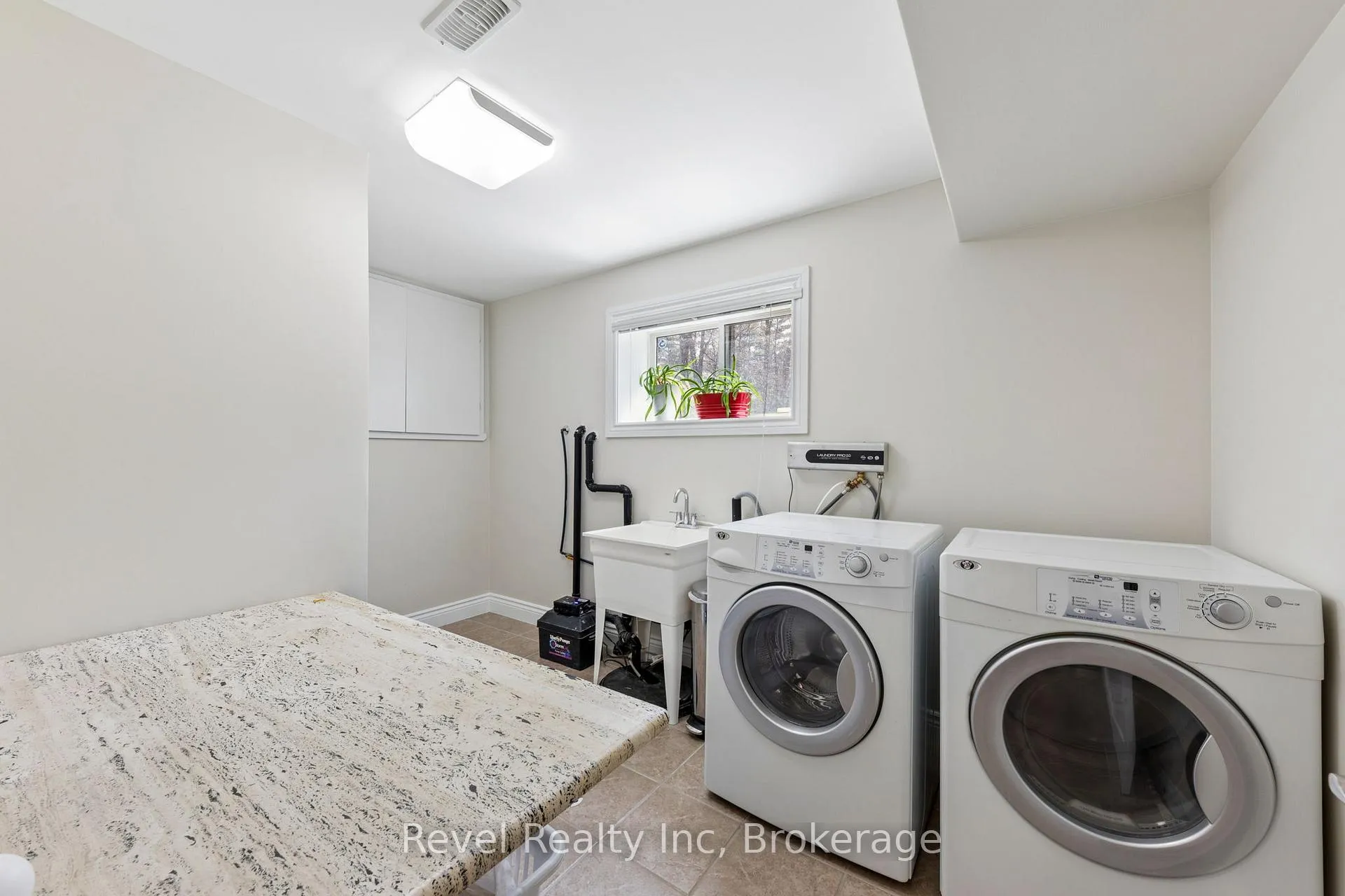 Photo 32 of 54 Vincent Circle, Tiny, Rural Tiny — HOMEH