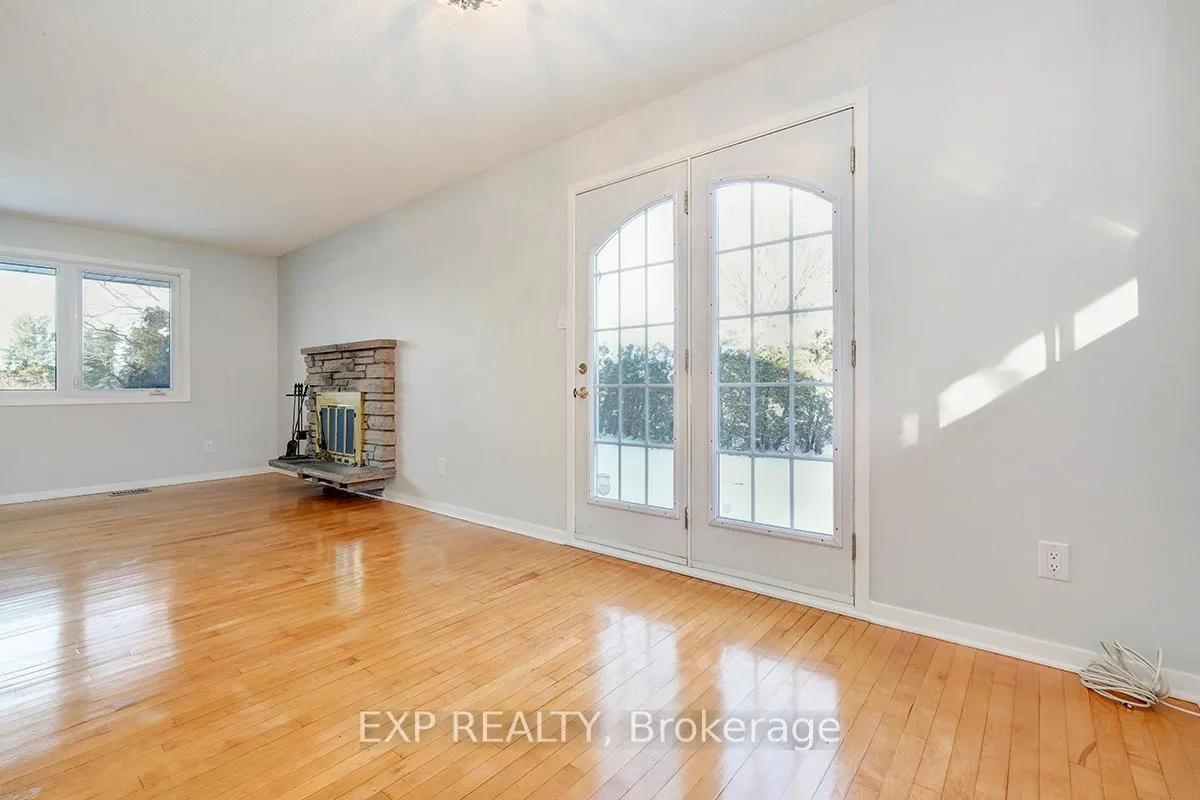 Photo 13 of 728 Fielding Drive, Ottawa, Riverside Park South — HOMEH
