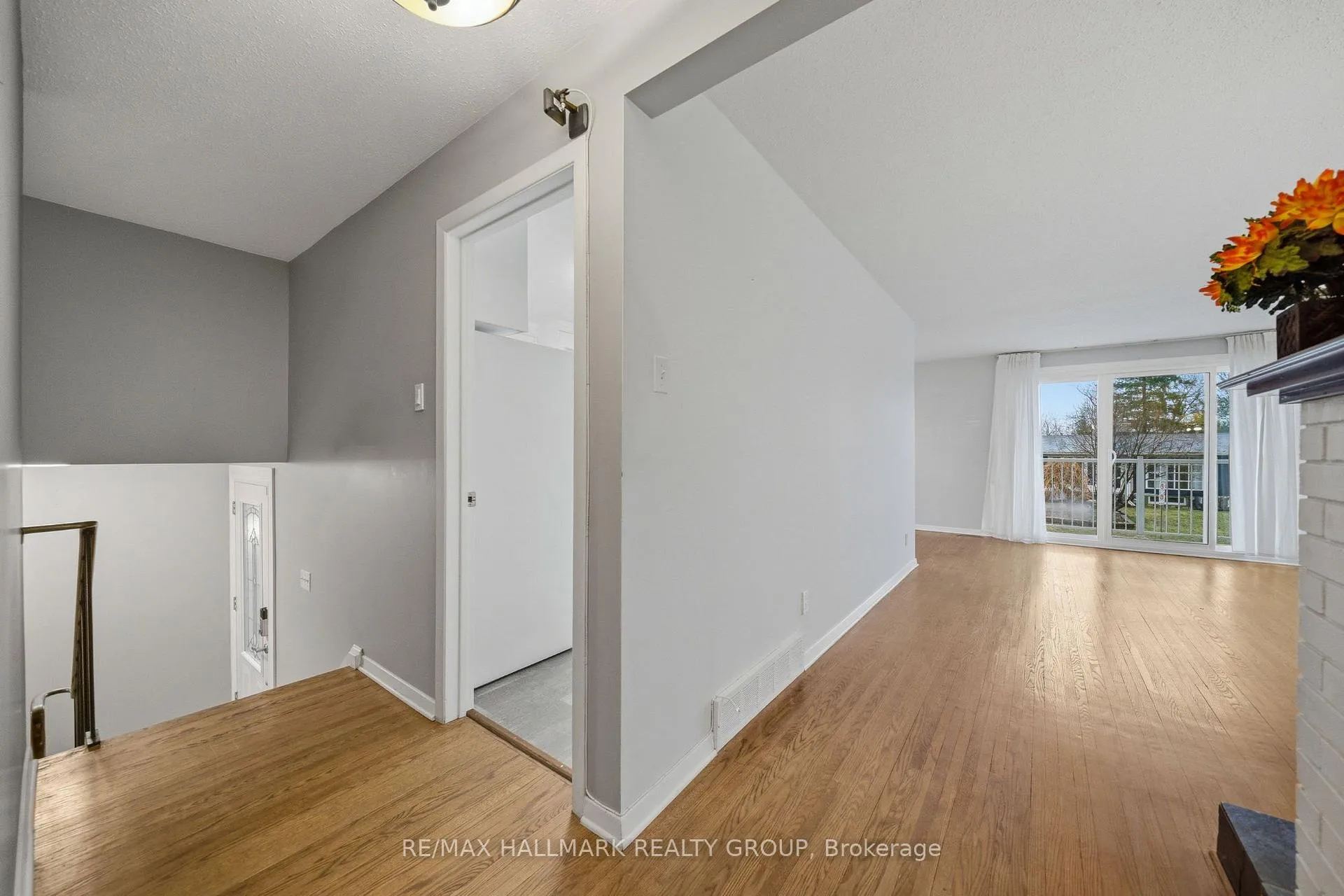 Photo 2 of 69 Woodmount Crescent, Ottawa, Borden Farm/Stewart Farm/Carleton Heights/Parkwood Hills — HOMEH